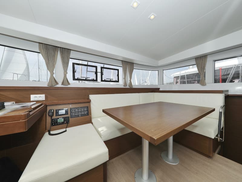 Lagoon 40 - photo 22