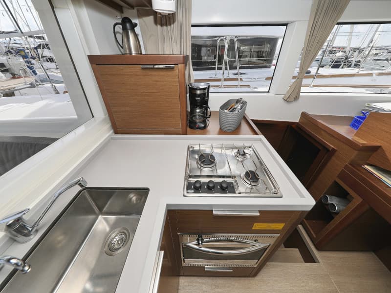 Lagoon 40 - photo 23