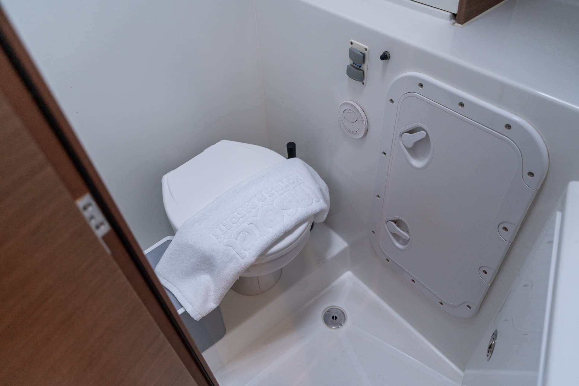 Lagoon 42 - photo 11