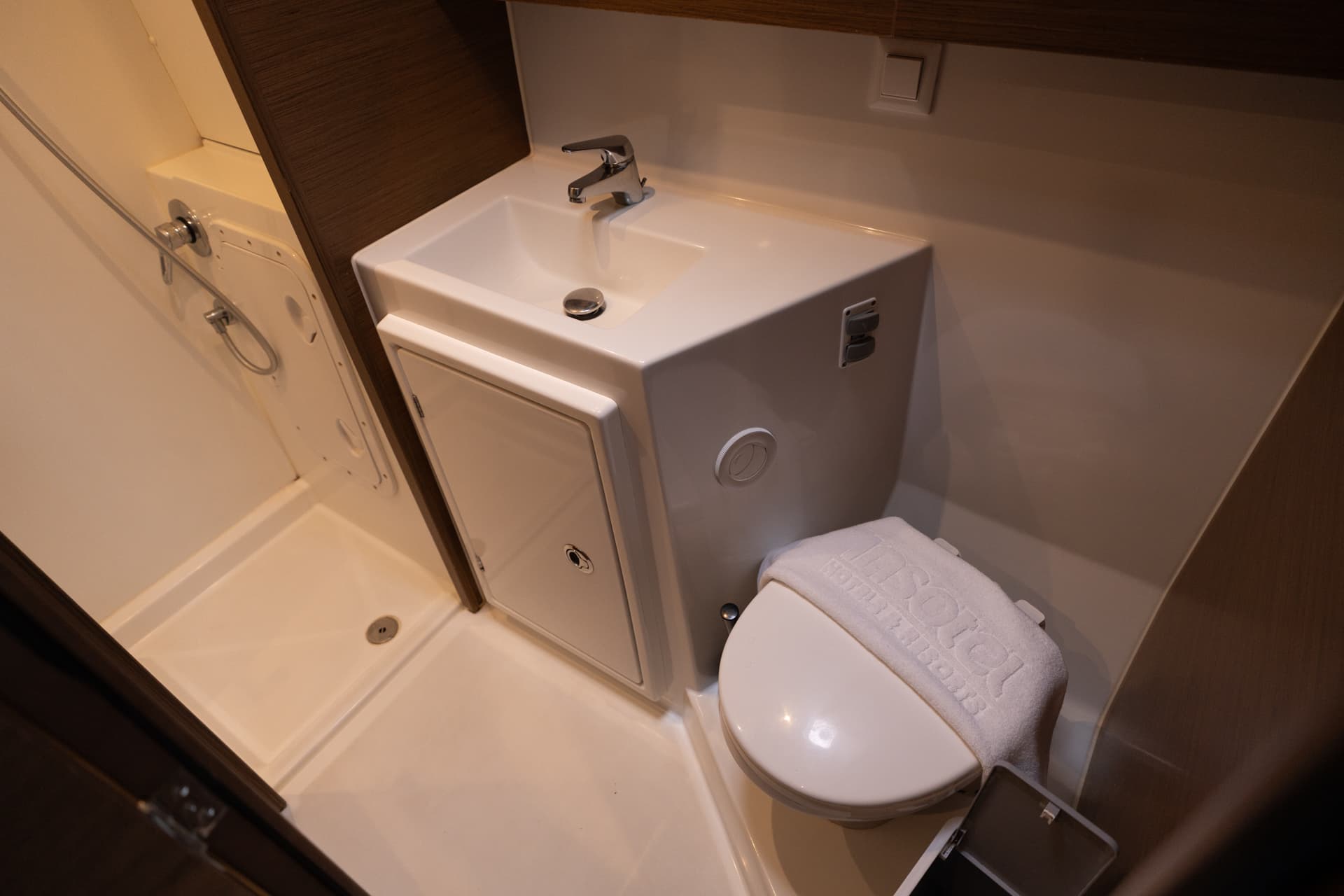 Lagoon 42 - photo 10