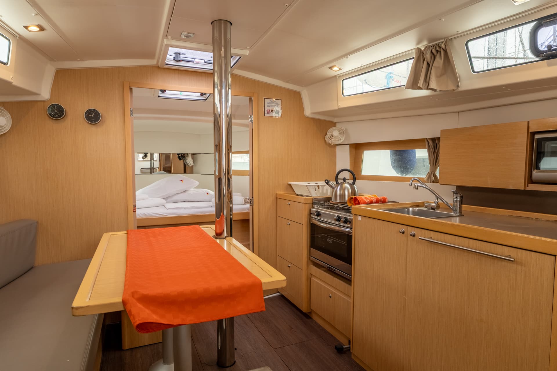 Oceanis 38.1 - photo 14