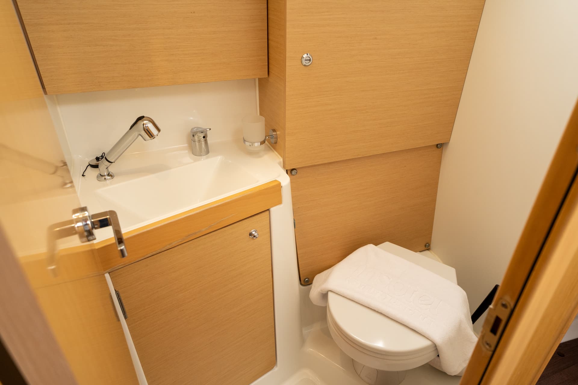 Oceanis 38.1 - photo 6