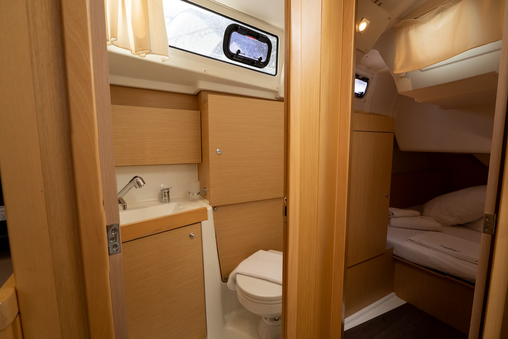 Oceanis 38.1 - photo 13