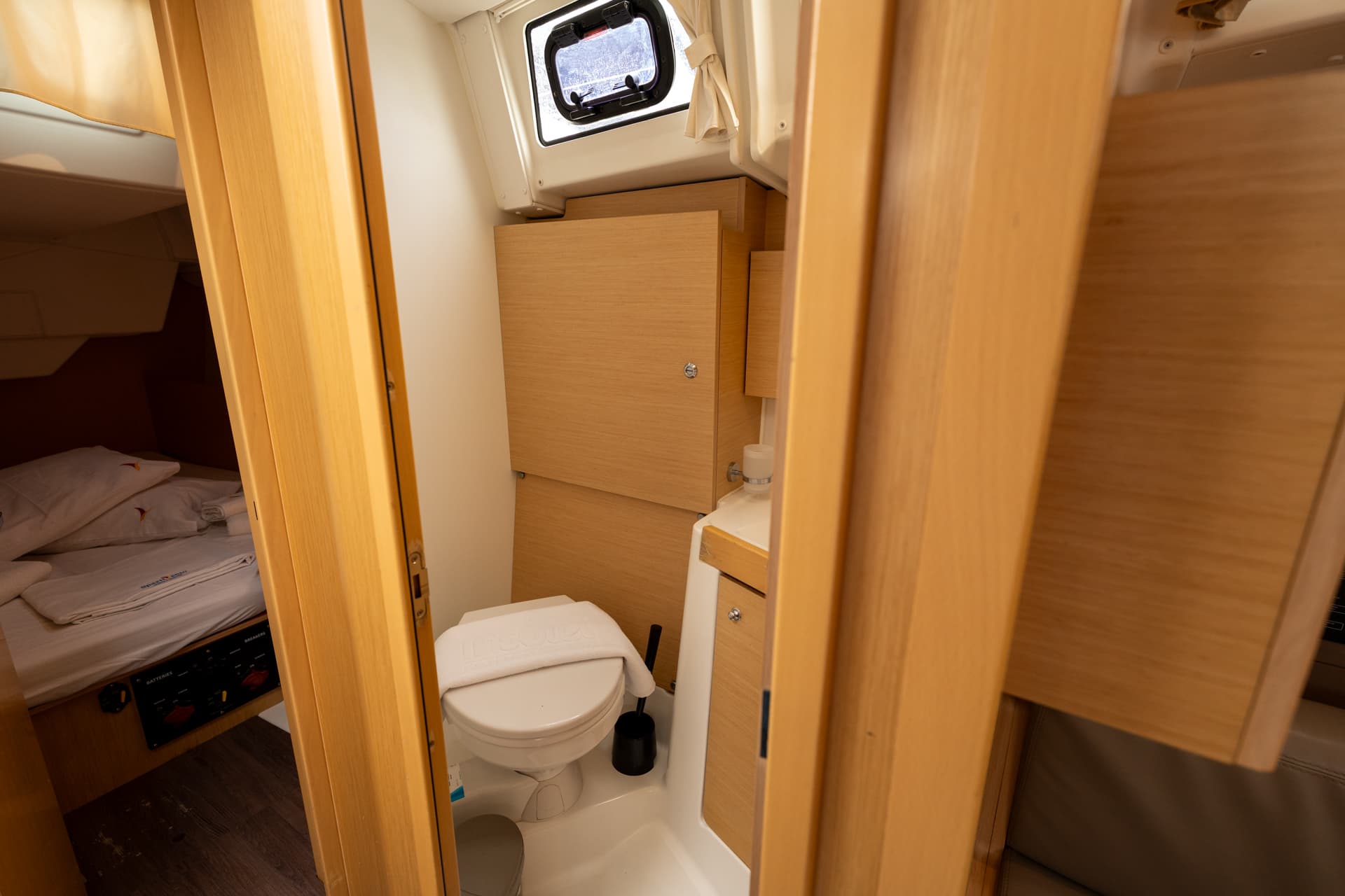 Oceanis 38.1 - photo 5