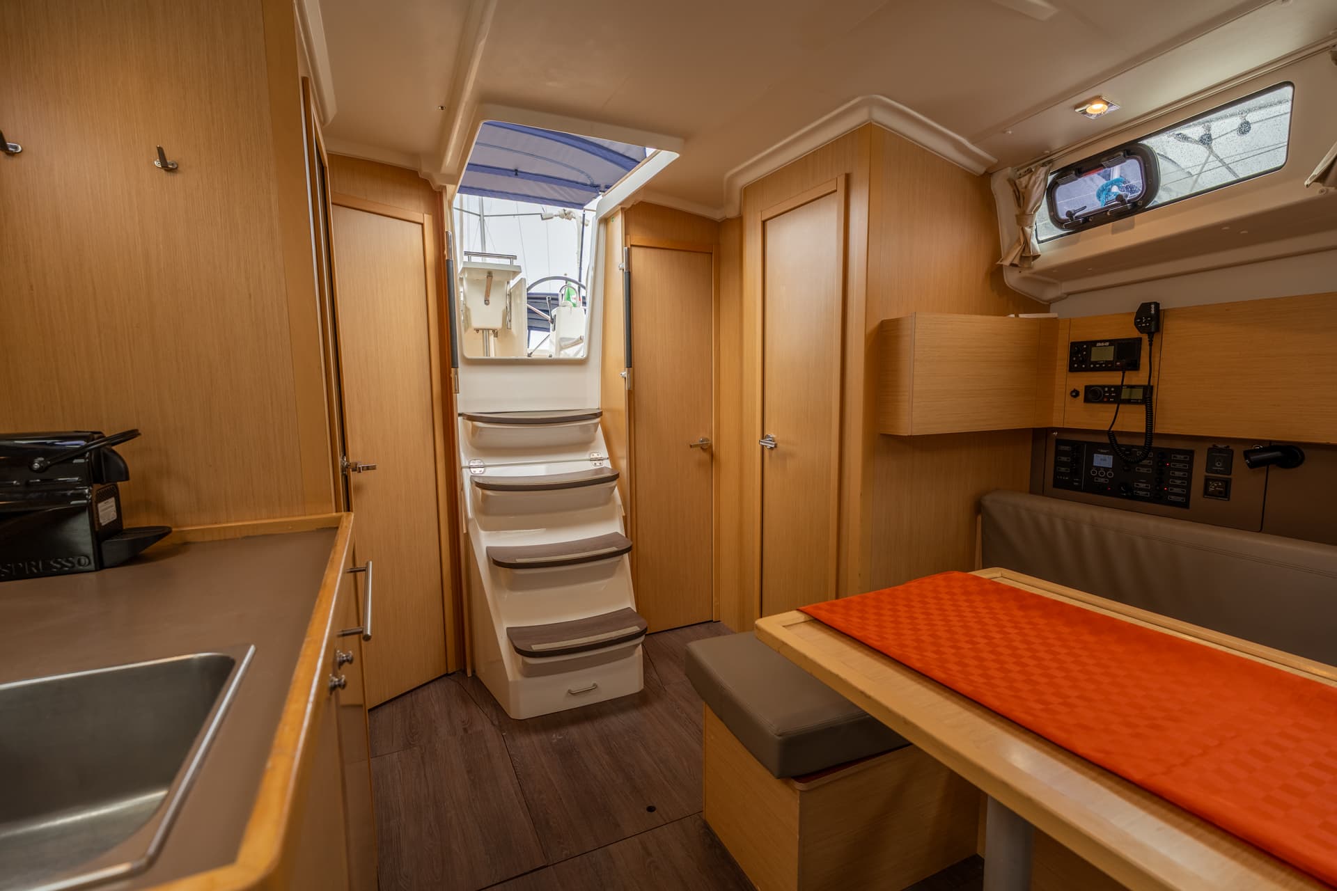 Oceanis 38.1 - photo 12