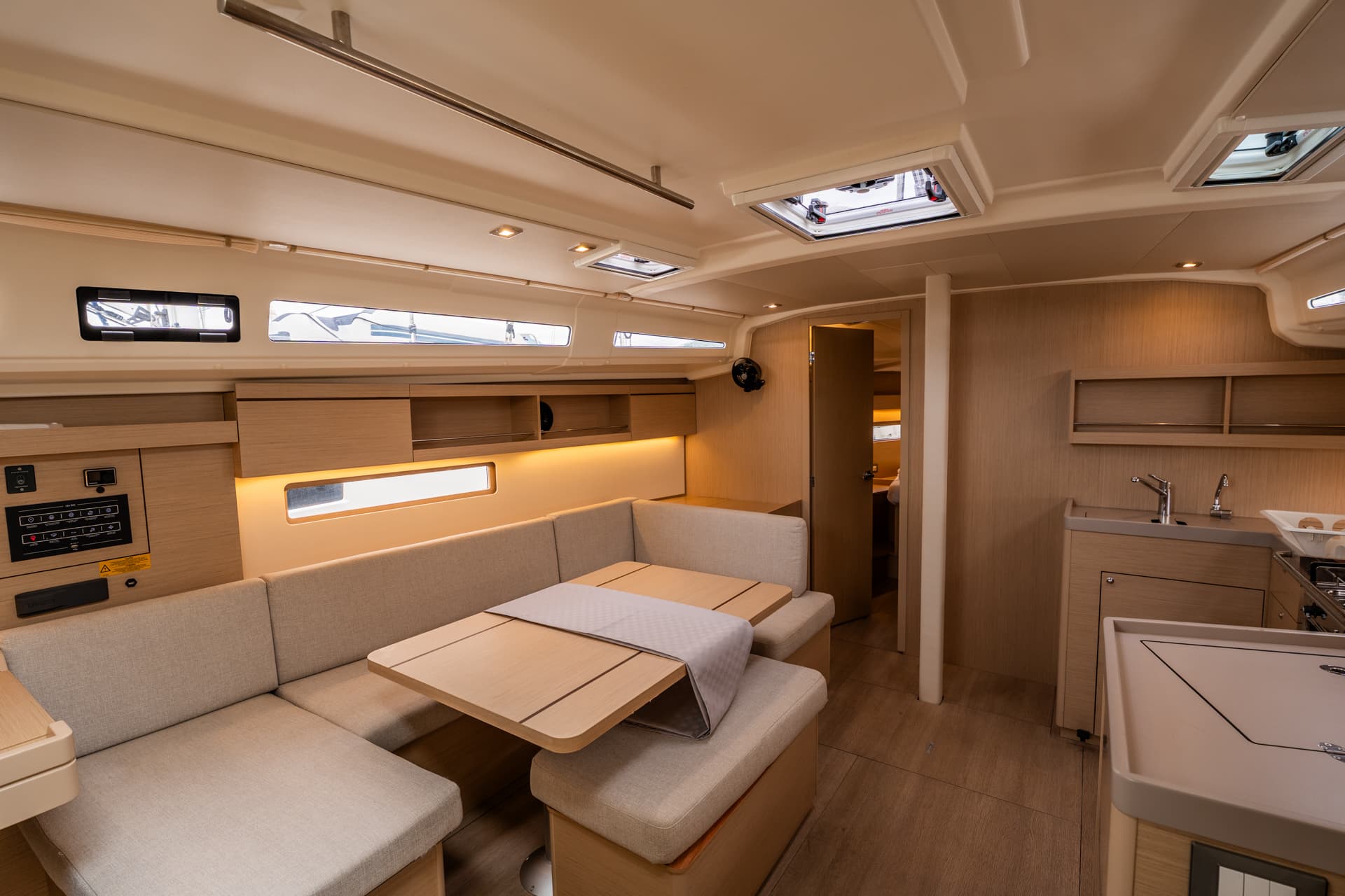 Oceanis 40.1 - photo 6