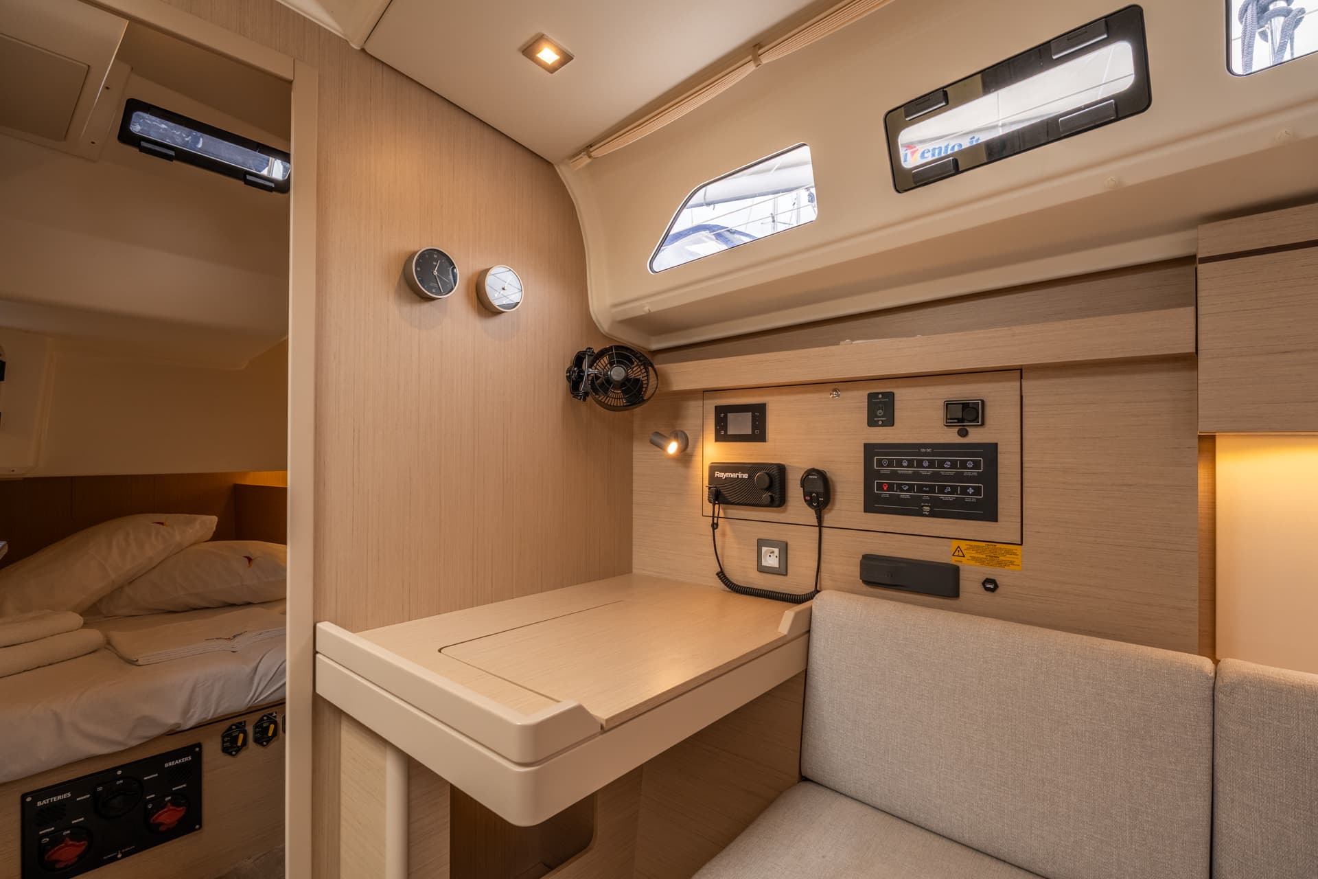 Oceanis 40.1 - photo 17