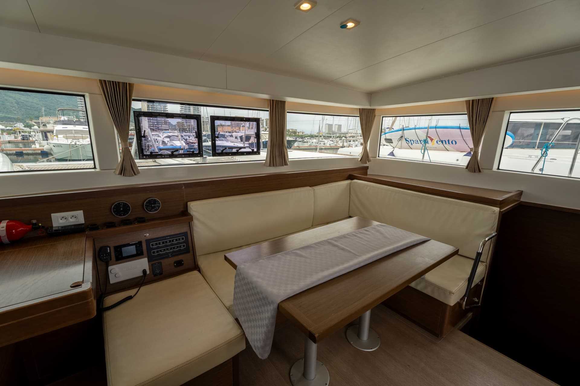 Lagoon 40 - photo 12