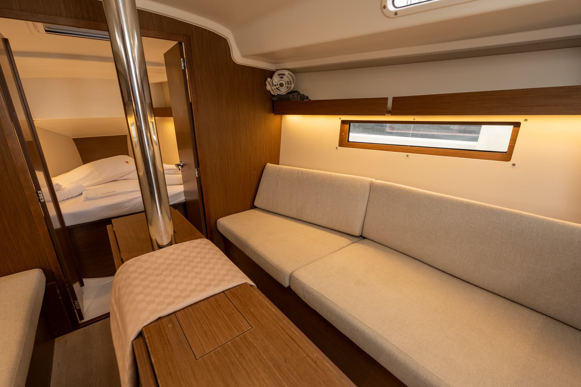 Oceanis 34.1 - photo 15