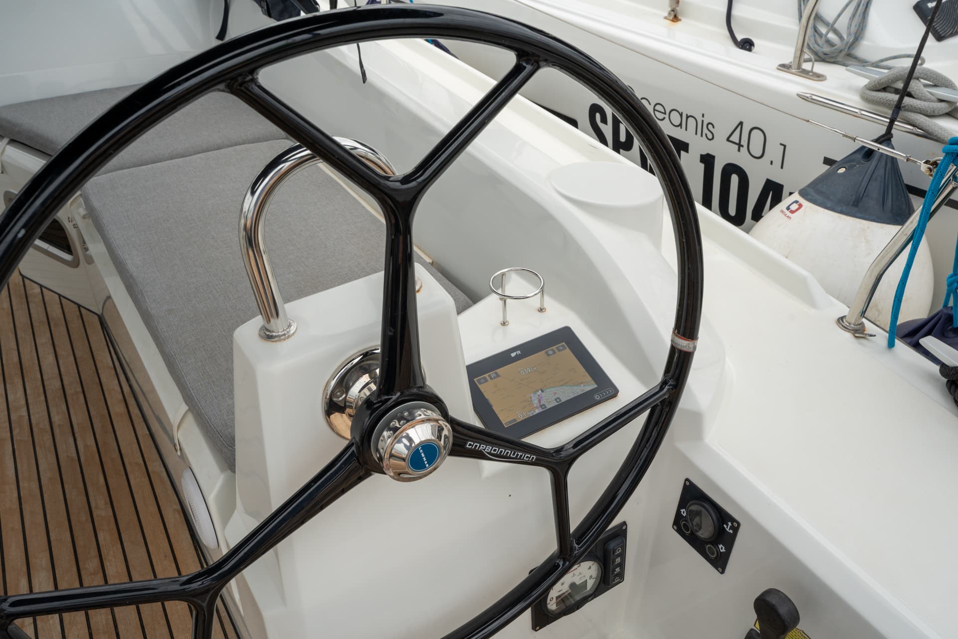 Oceanis 34.1 - photo 17