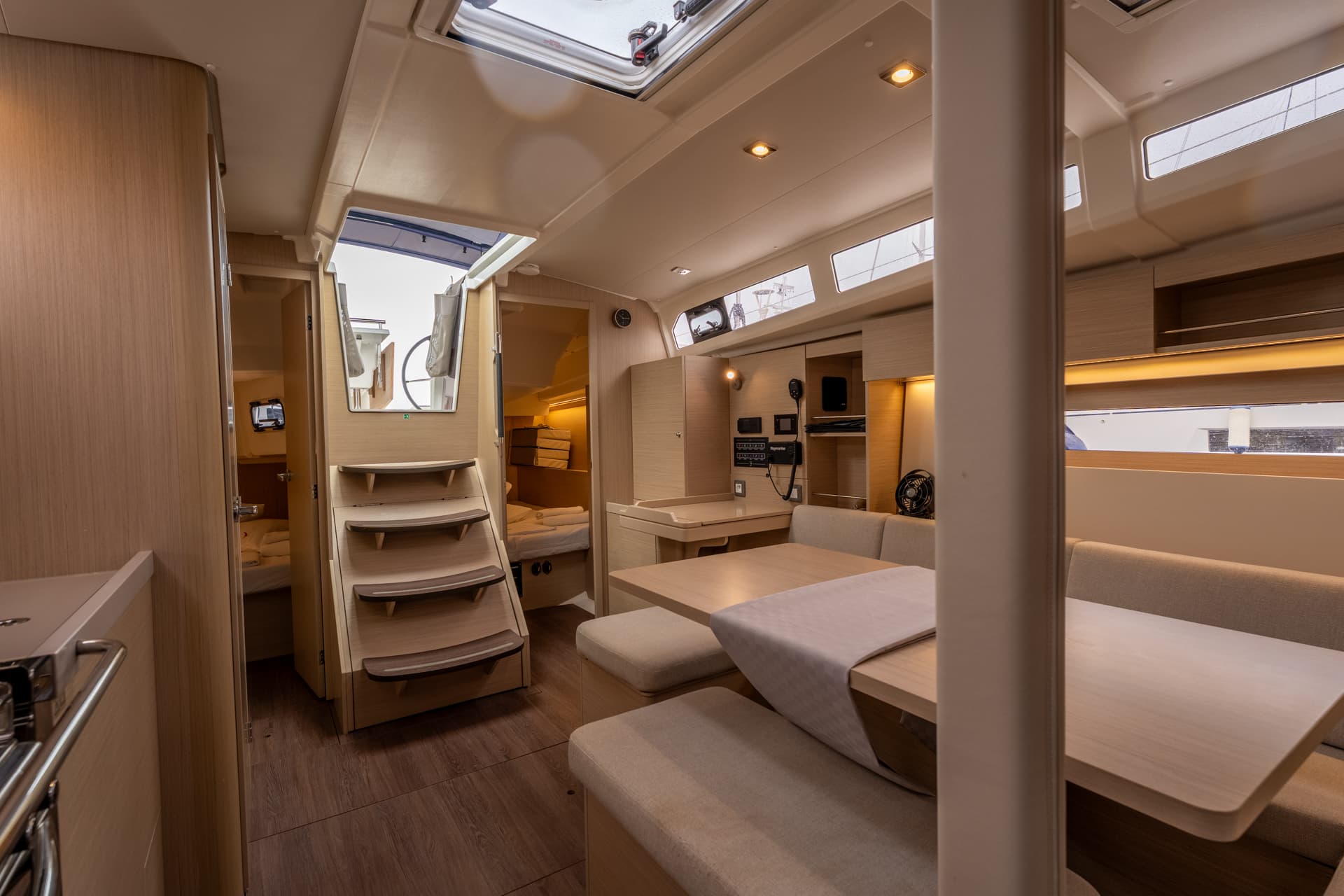 Oceanis 37.1 - photo 6