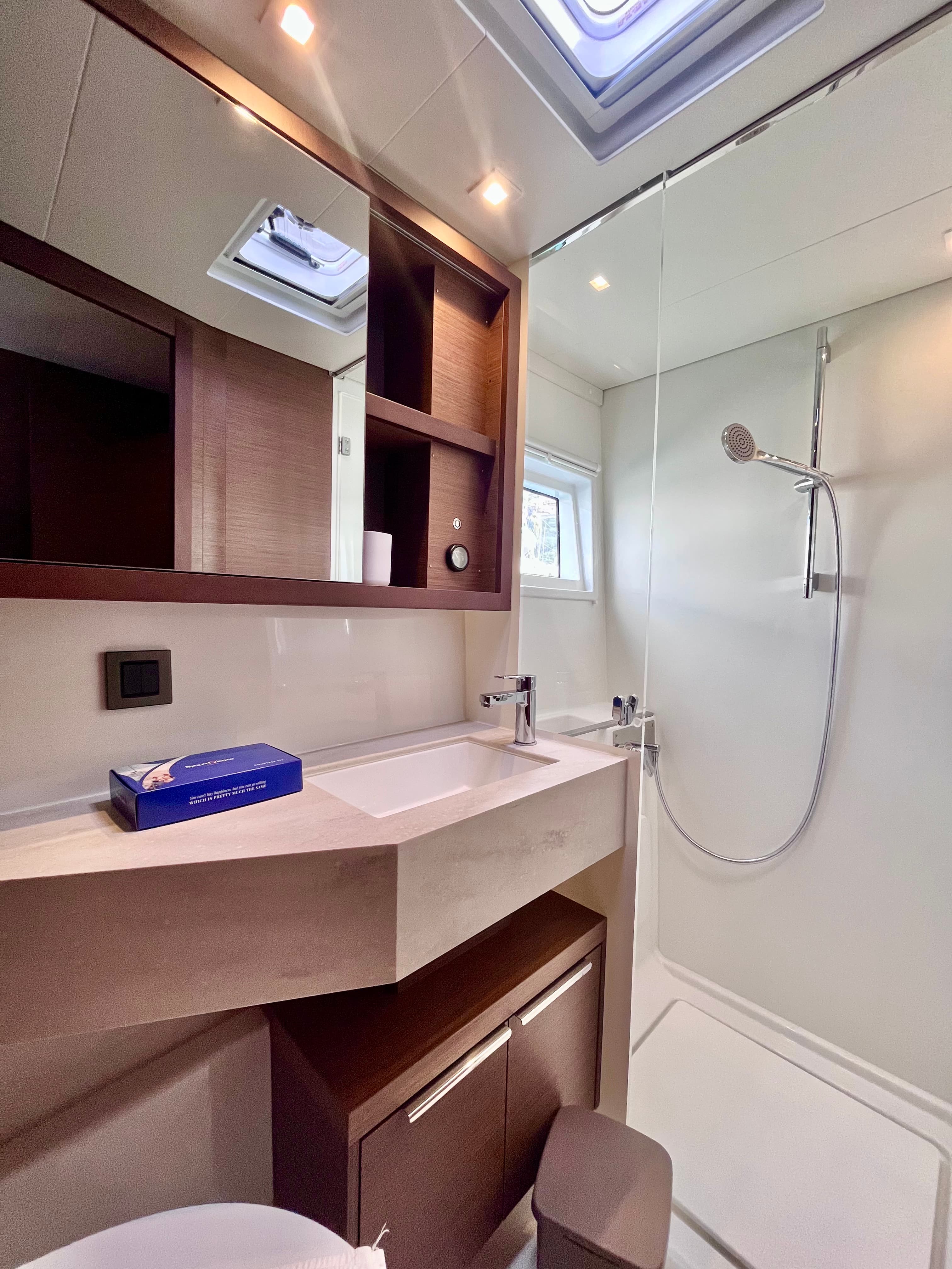 Lagoon 46  - photo 11