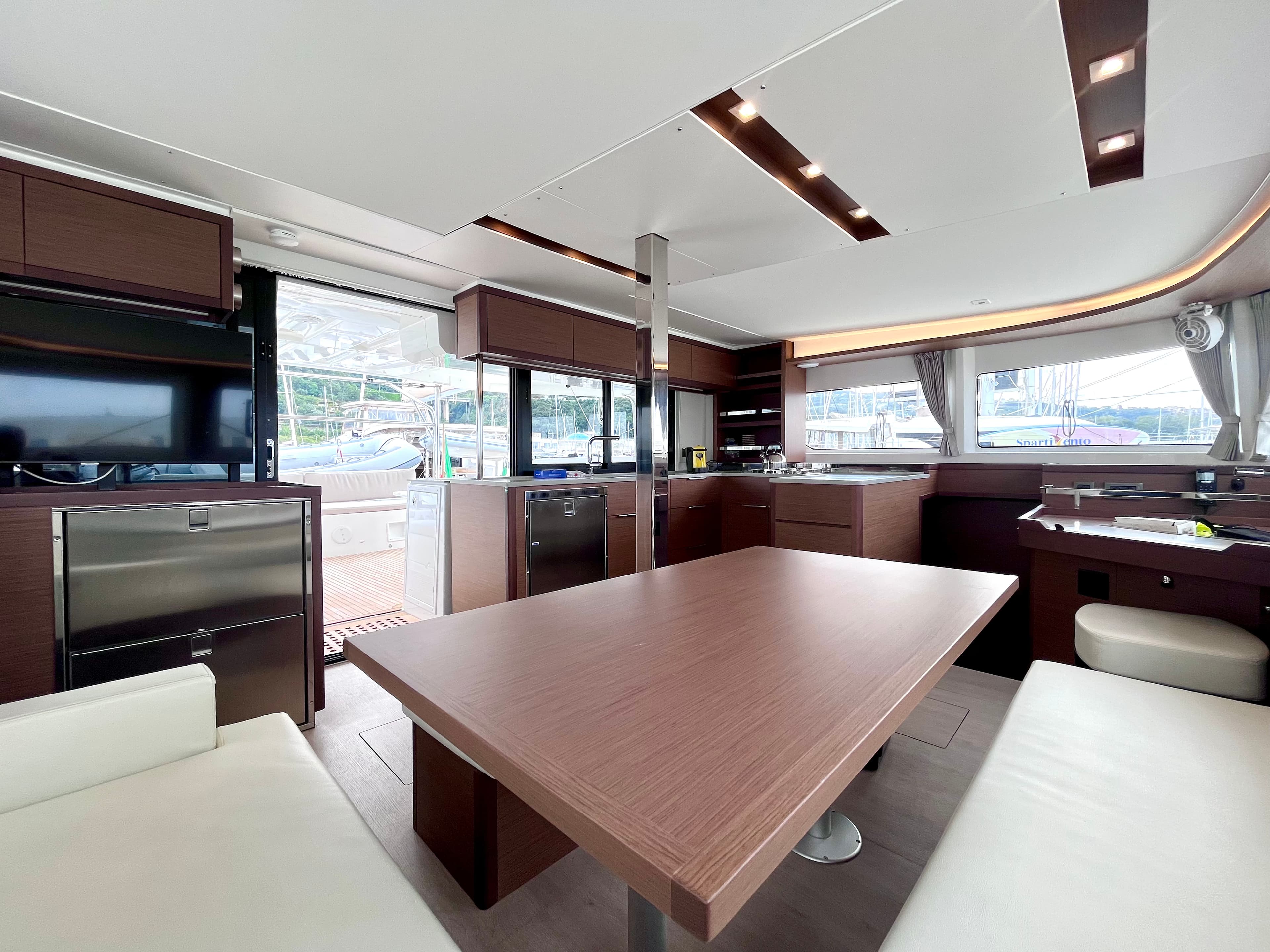 Lagoon 46  - photo 4