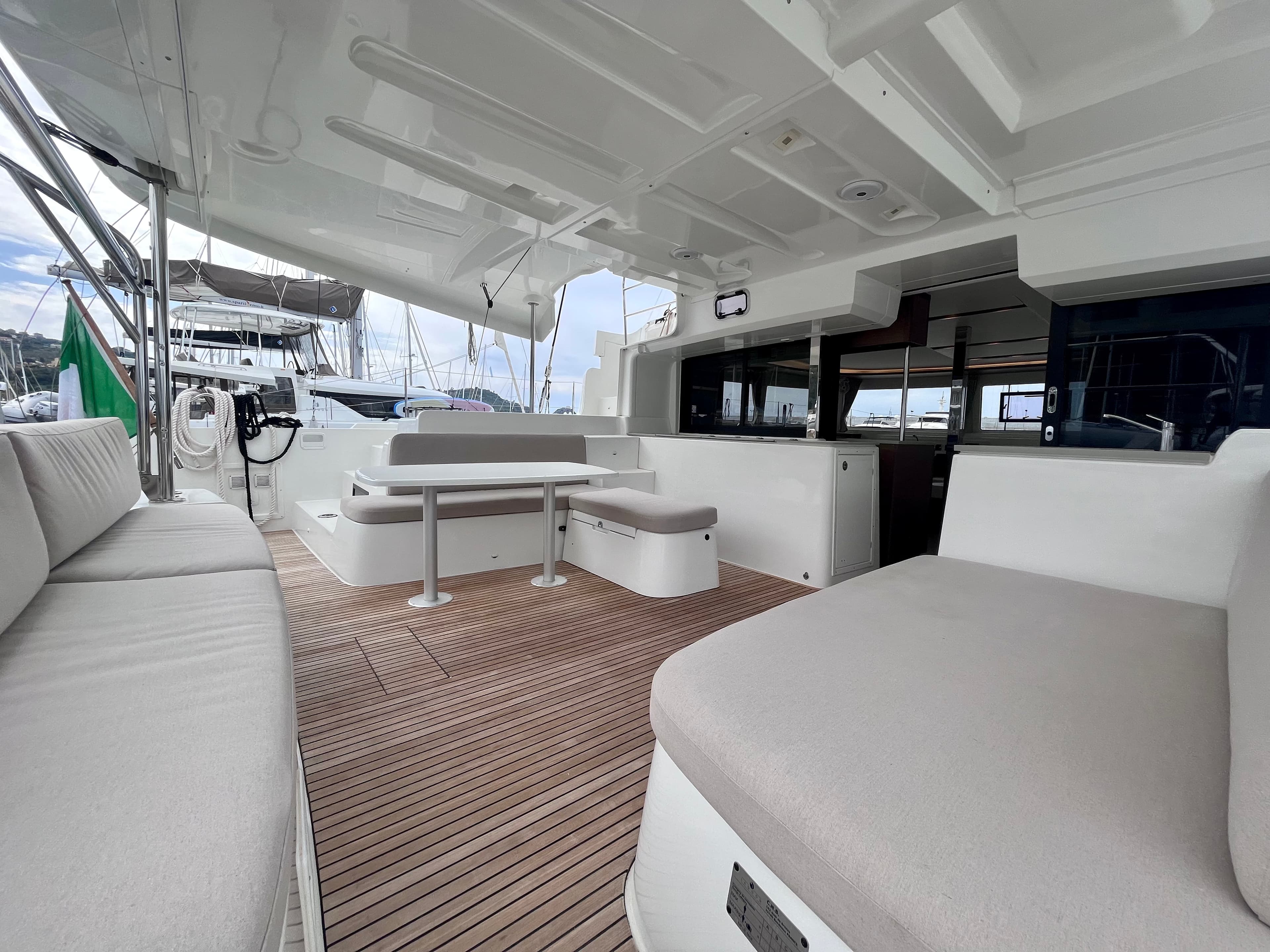 Lagoon 46  - photo 6