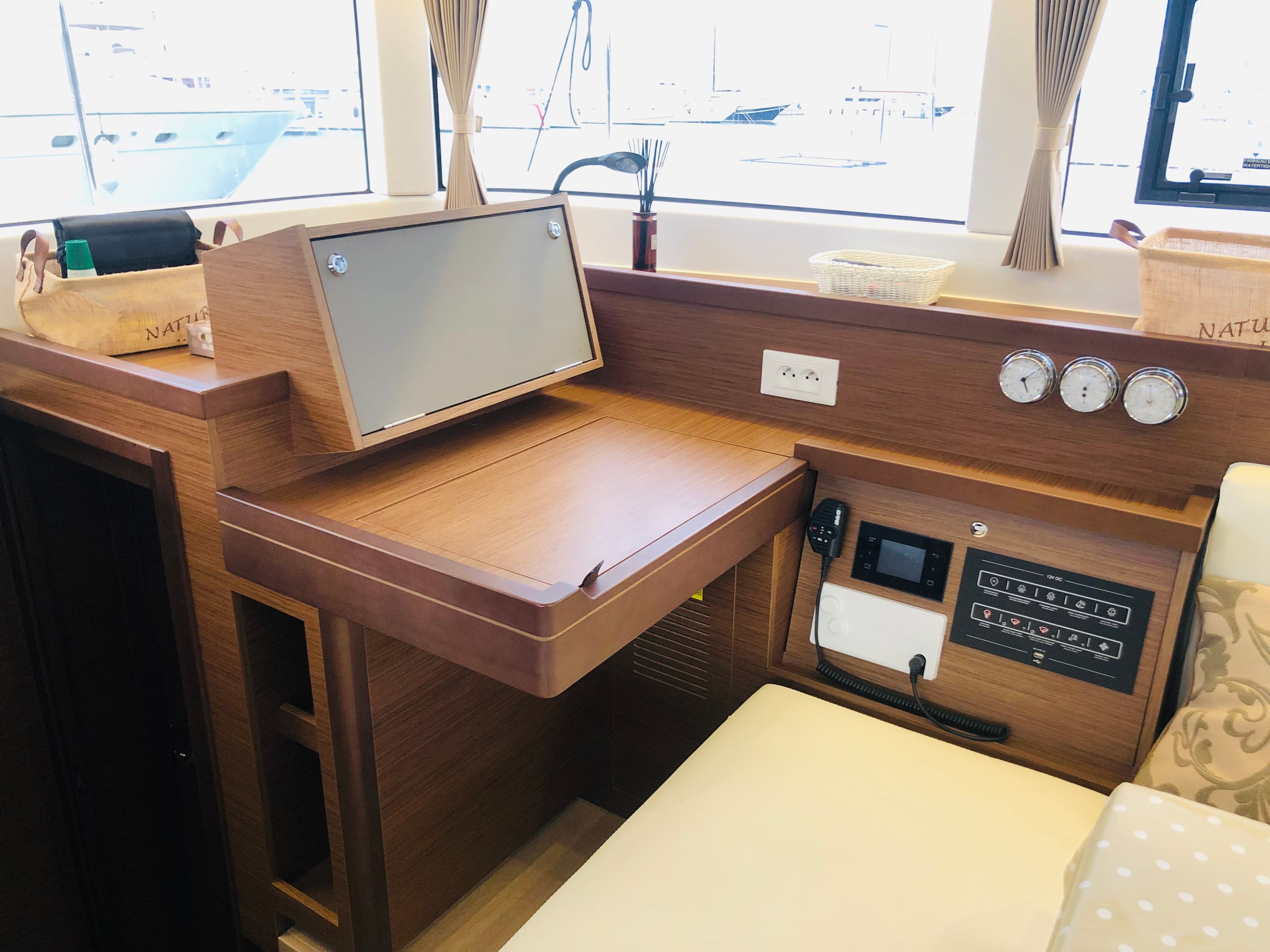 Lagoon 40 - photo 13