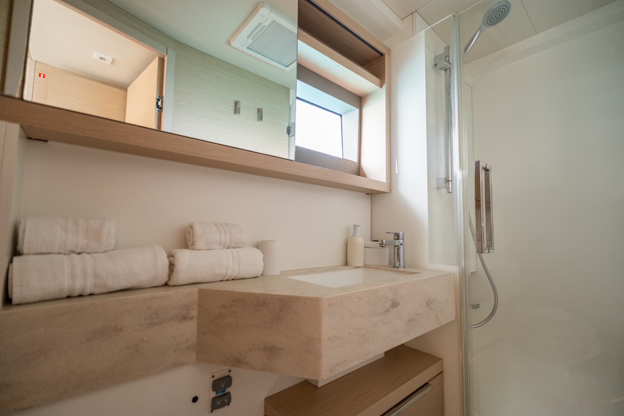 Lagoon 51 - photo 19