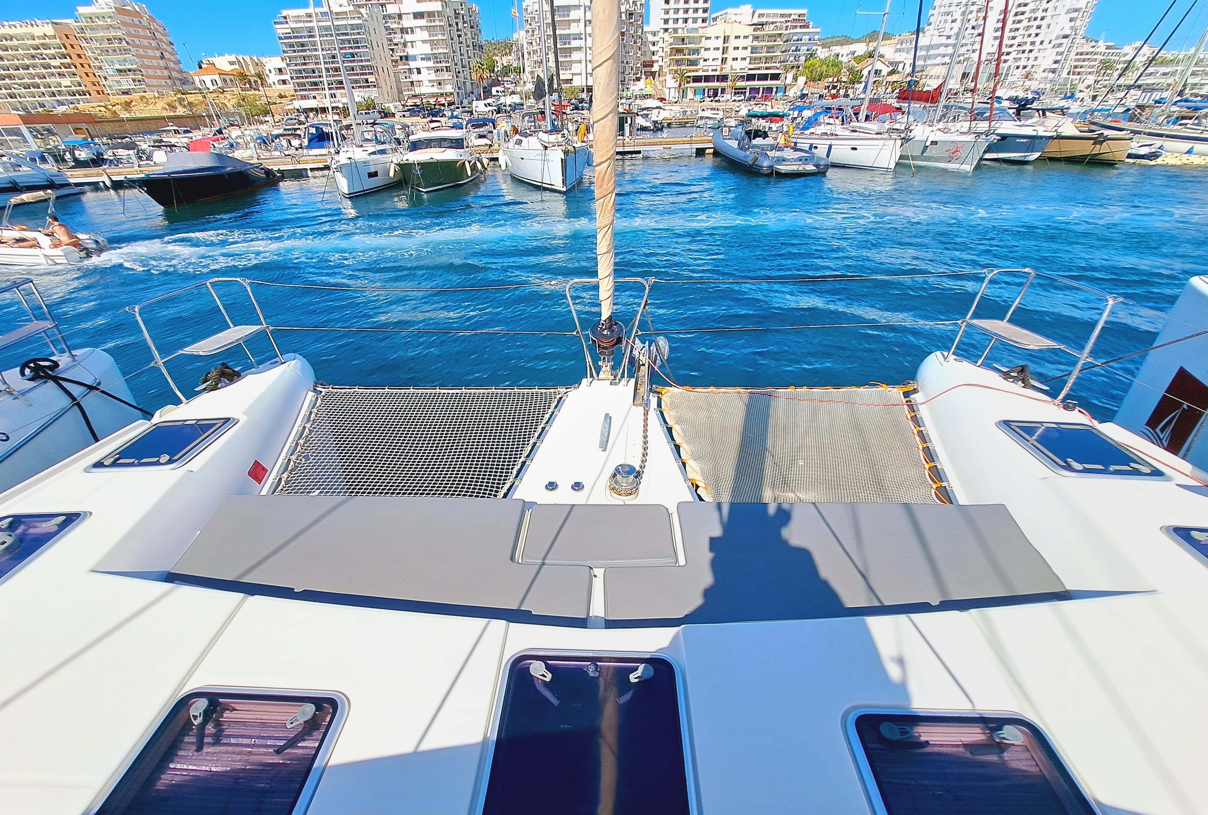 Lagoon 421 - photo 9