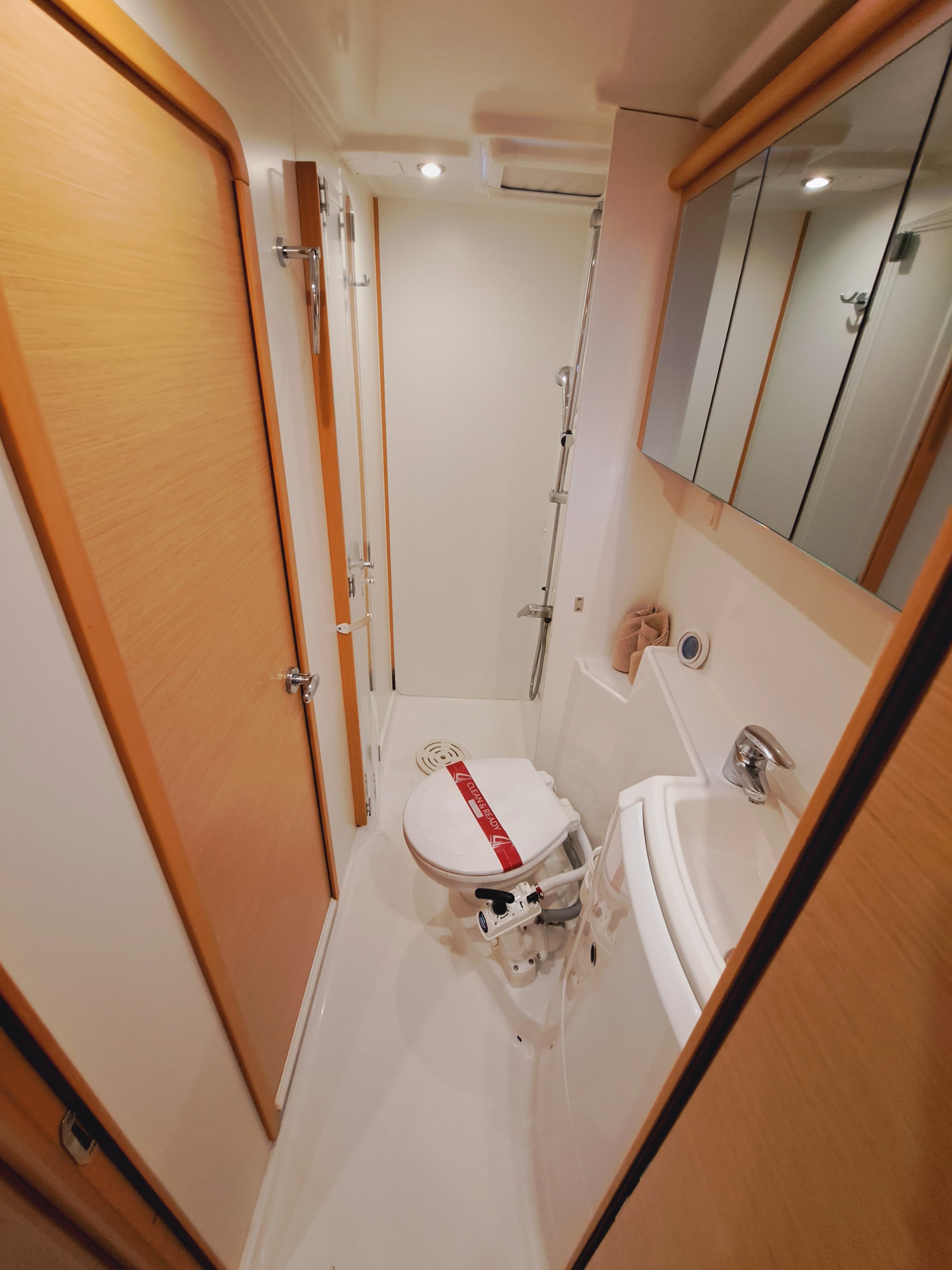 Lagoon 421 - photo 15