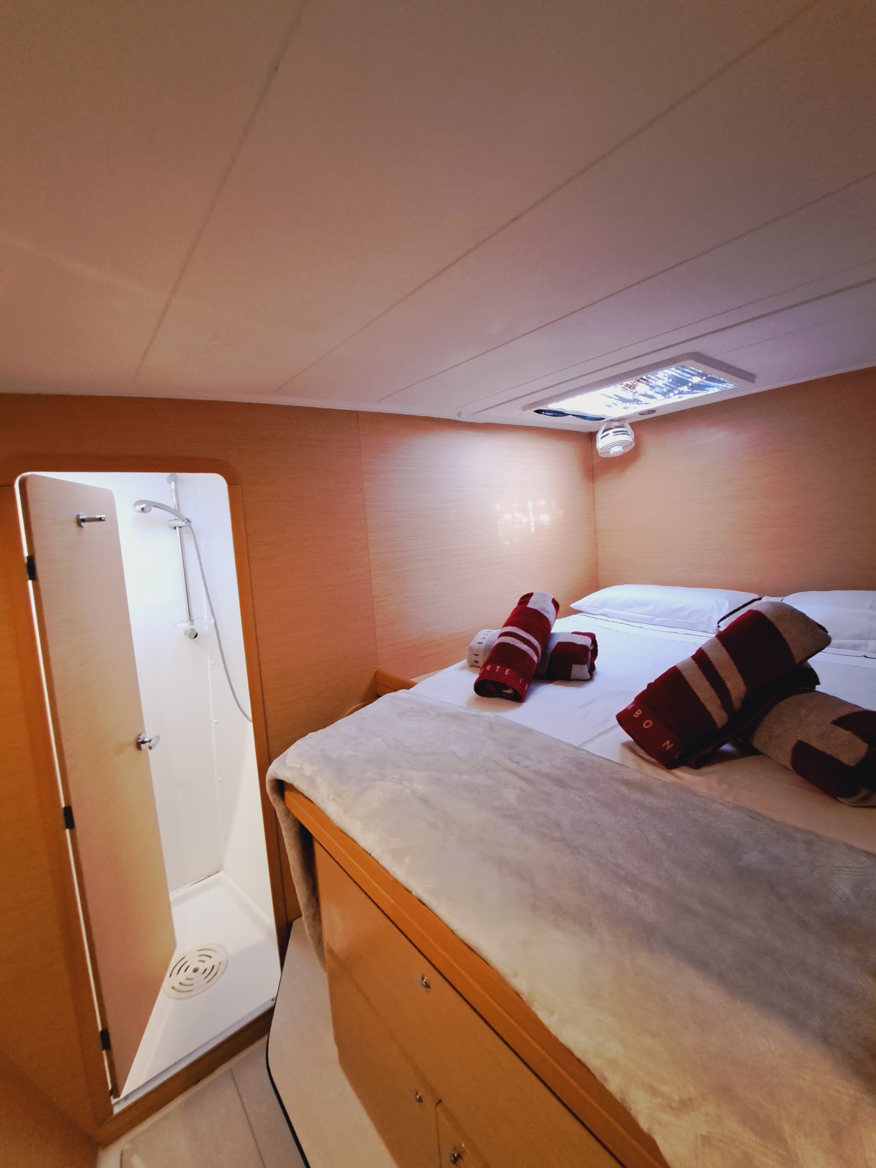 Lagoon 421 - photo 16