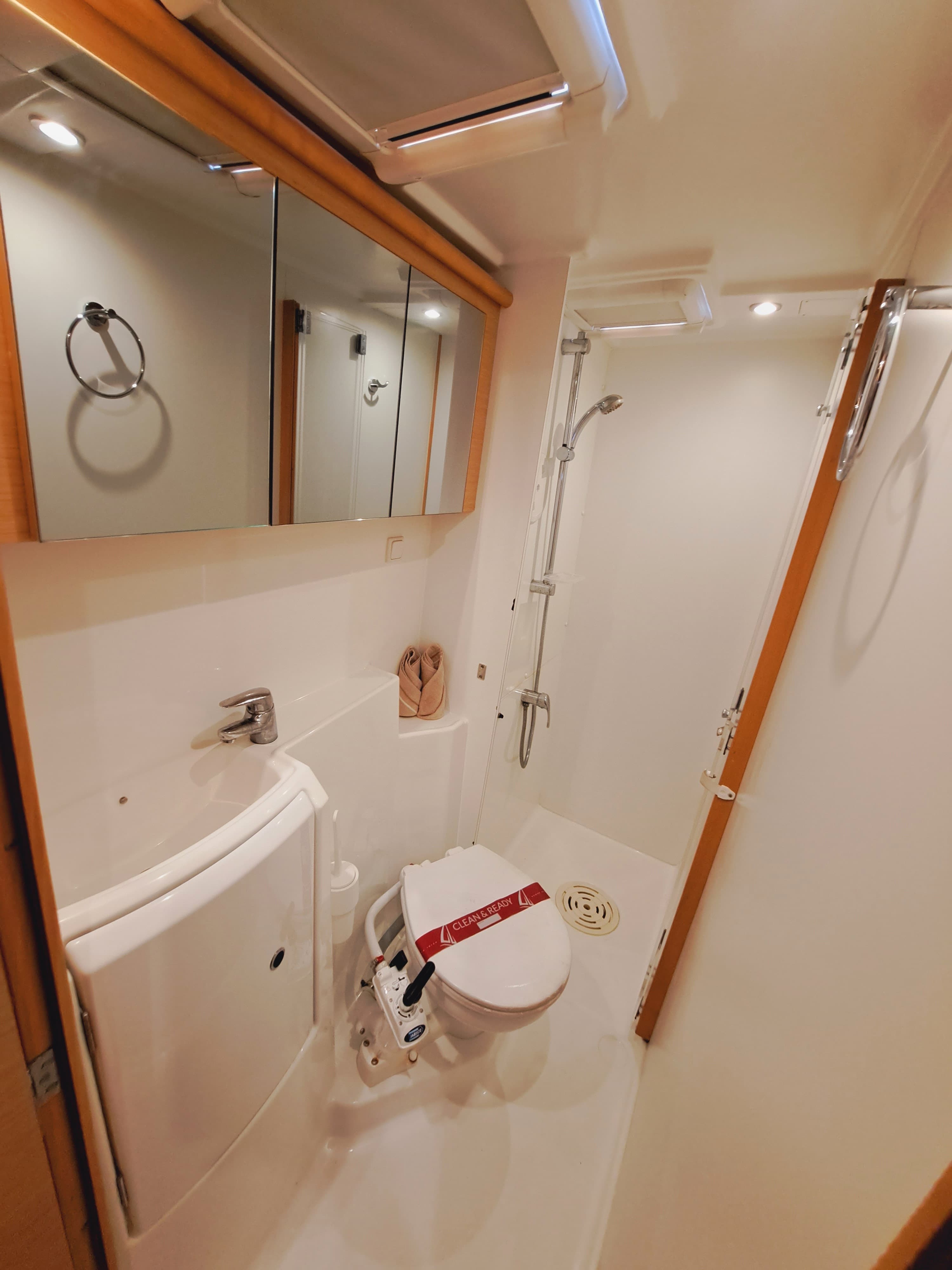 Lagoon 421 - photo 17