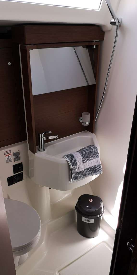 Oceanis 51.1 - photo 12