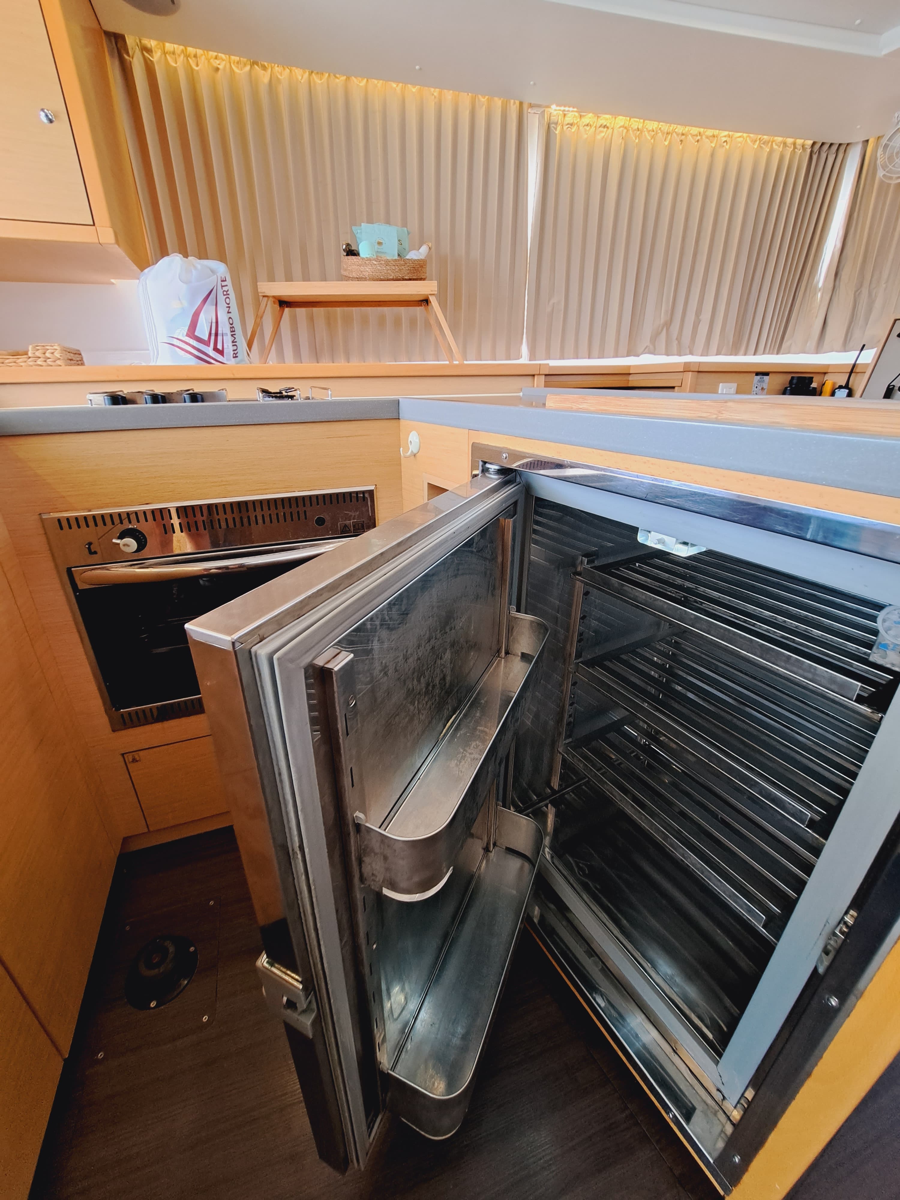 Lagoon 450 - photo 10