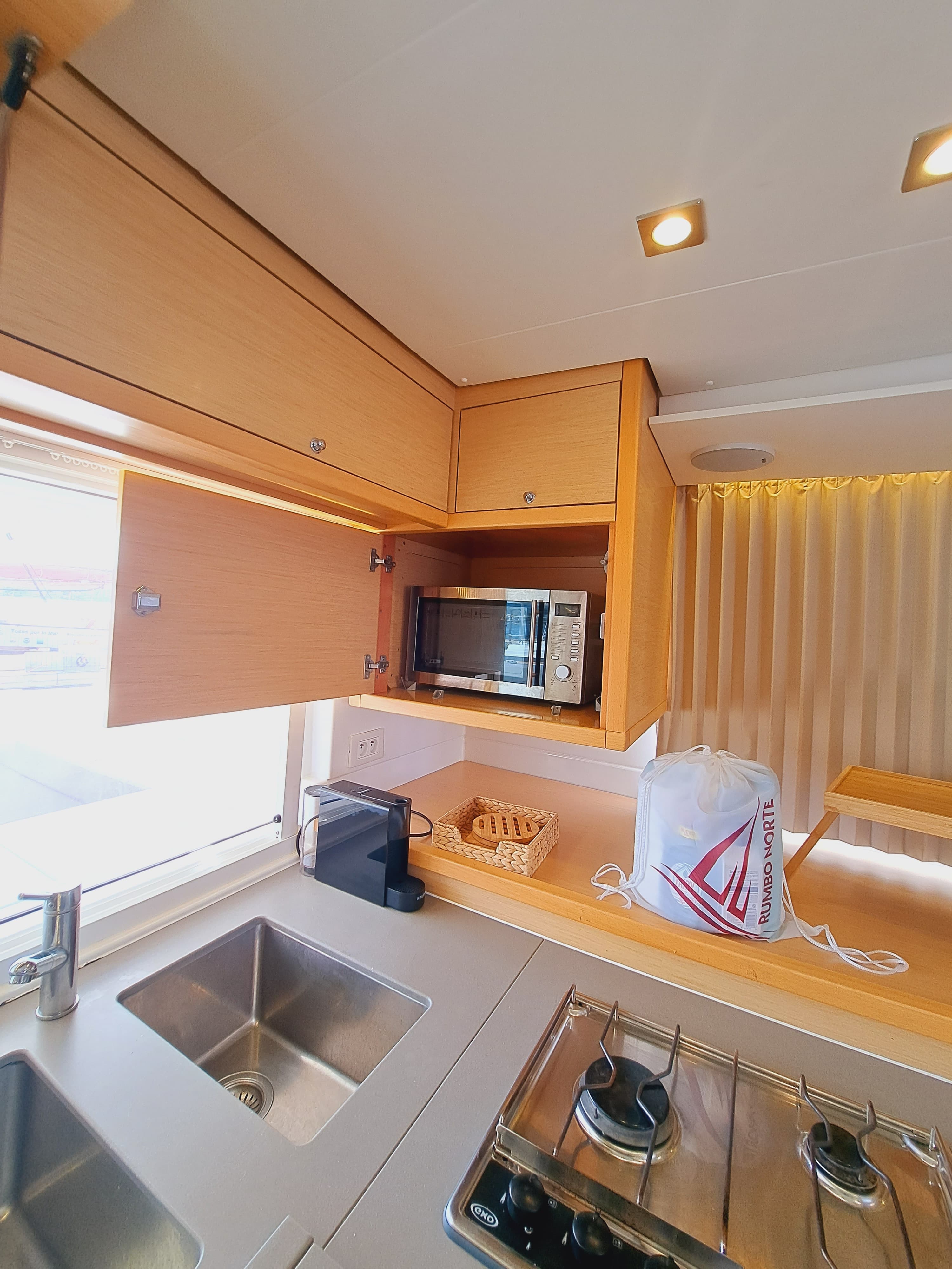 Lagoon 450 - photo 9