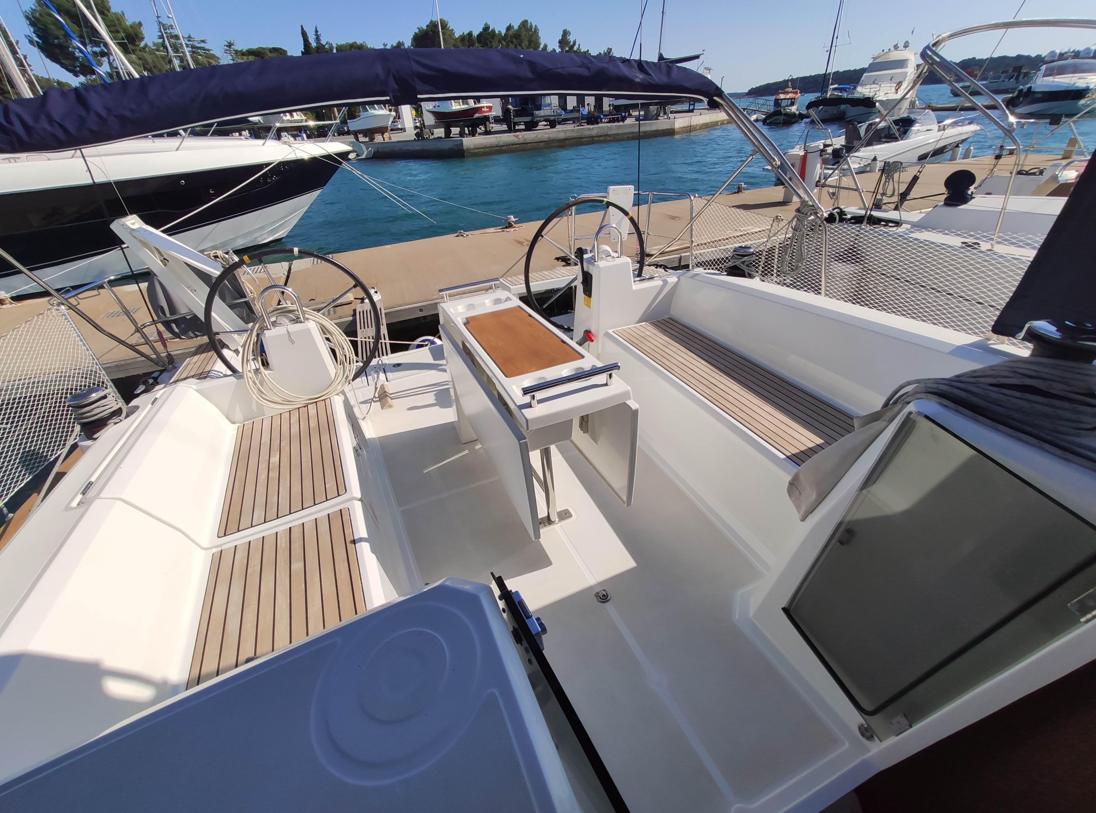 Oceanis 38.1 - photo 9