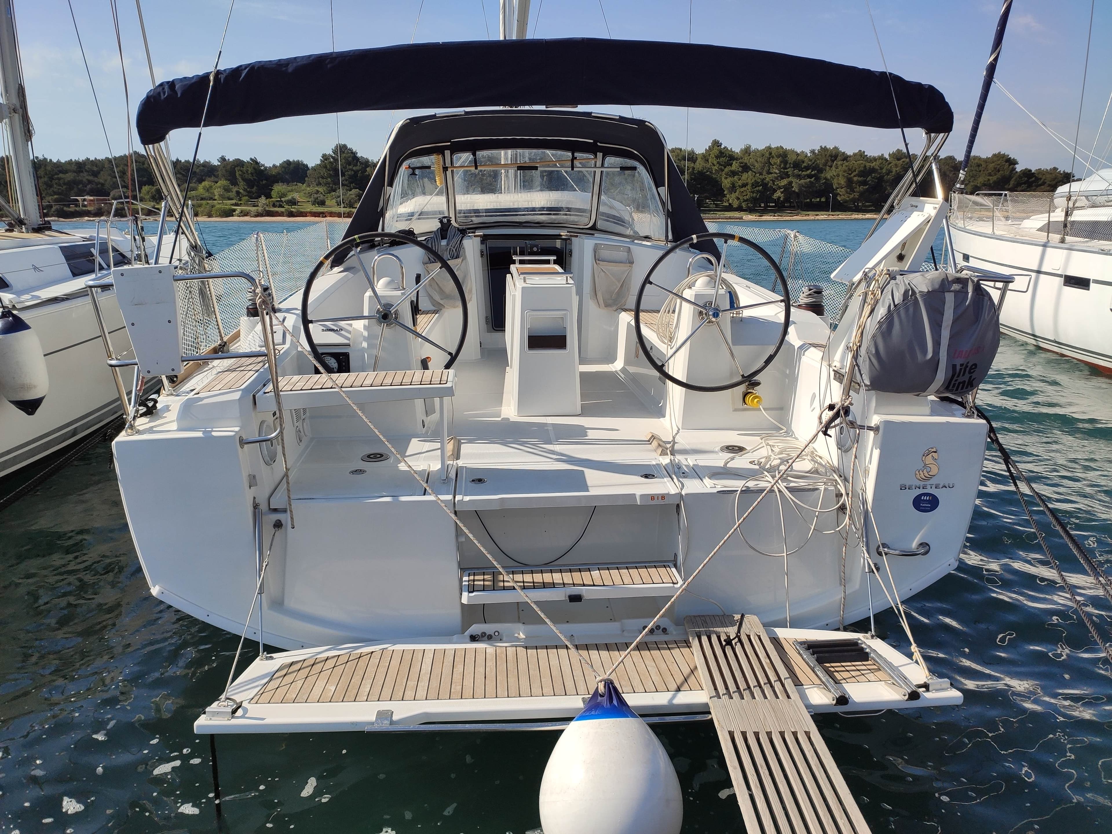 Oceanis 38.1 - photo 10