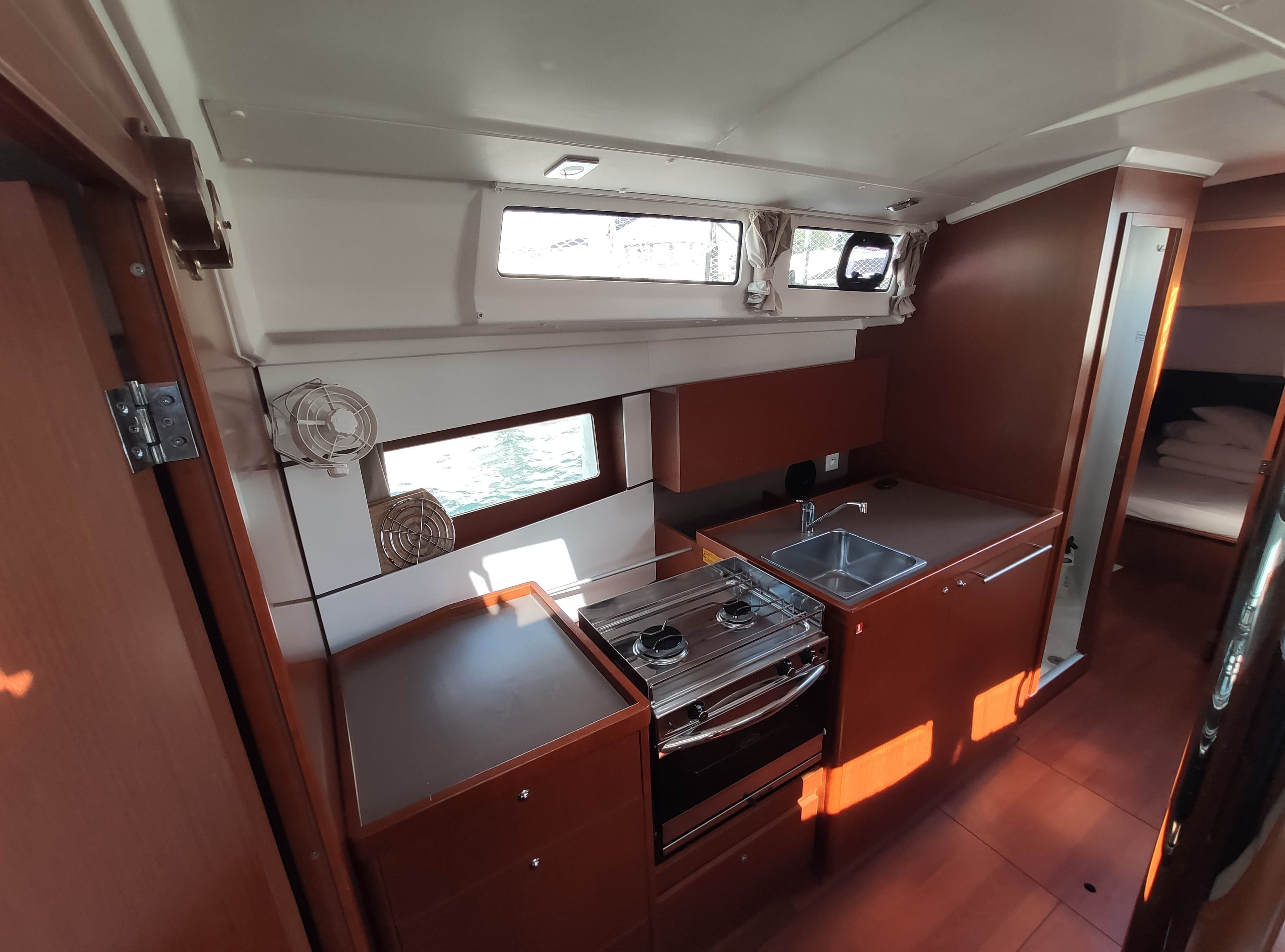 Oceanis 38.1 - photo 7