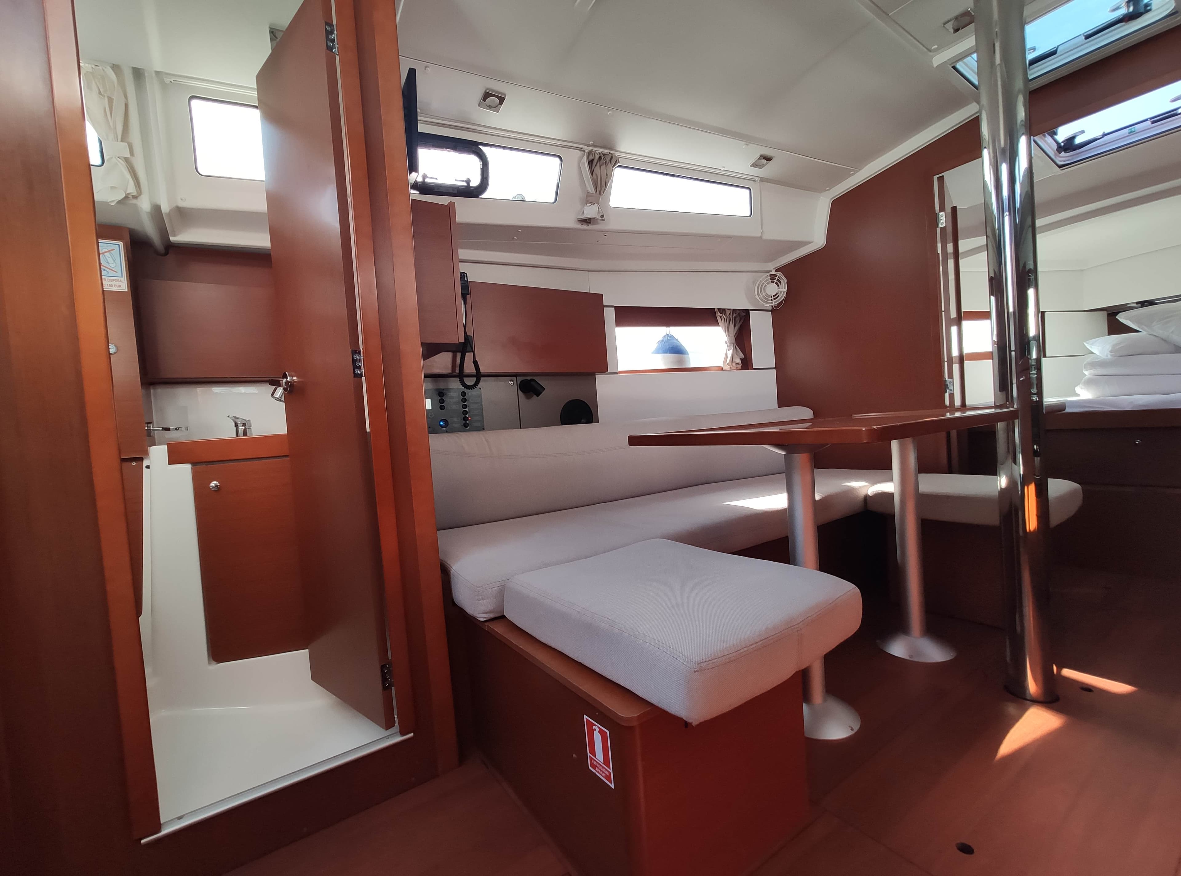 Oceanis 38.1 - photo 14