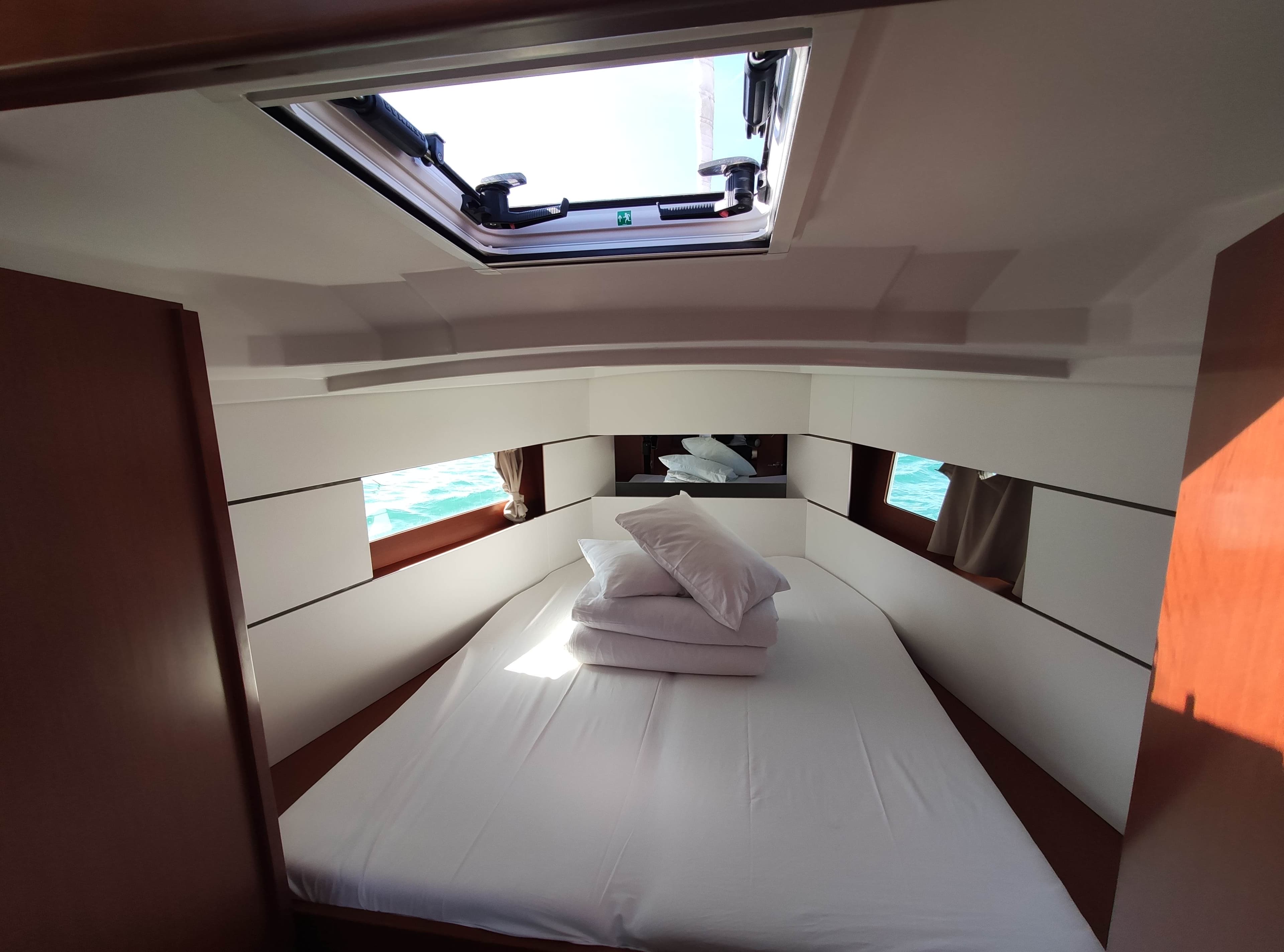 Oceanis 38.1 - photo 12