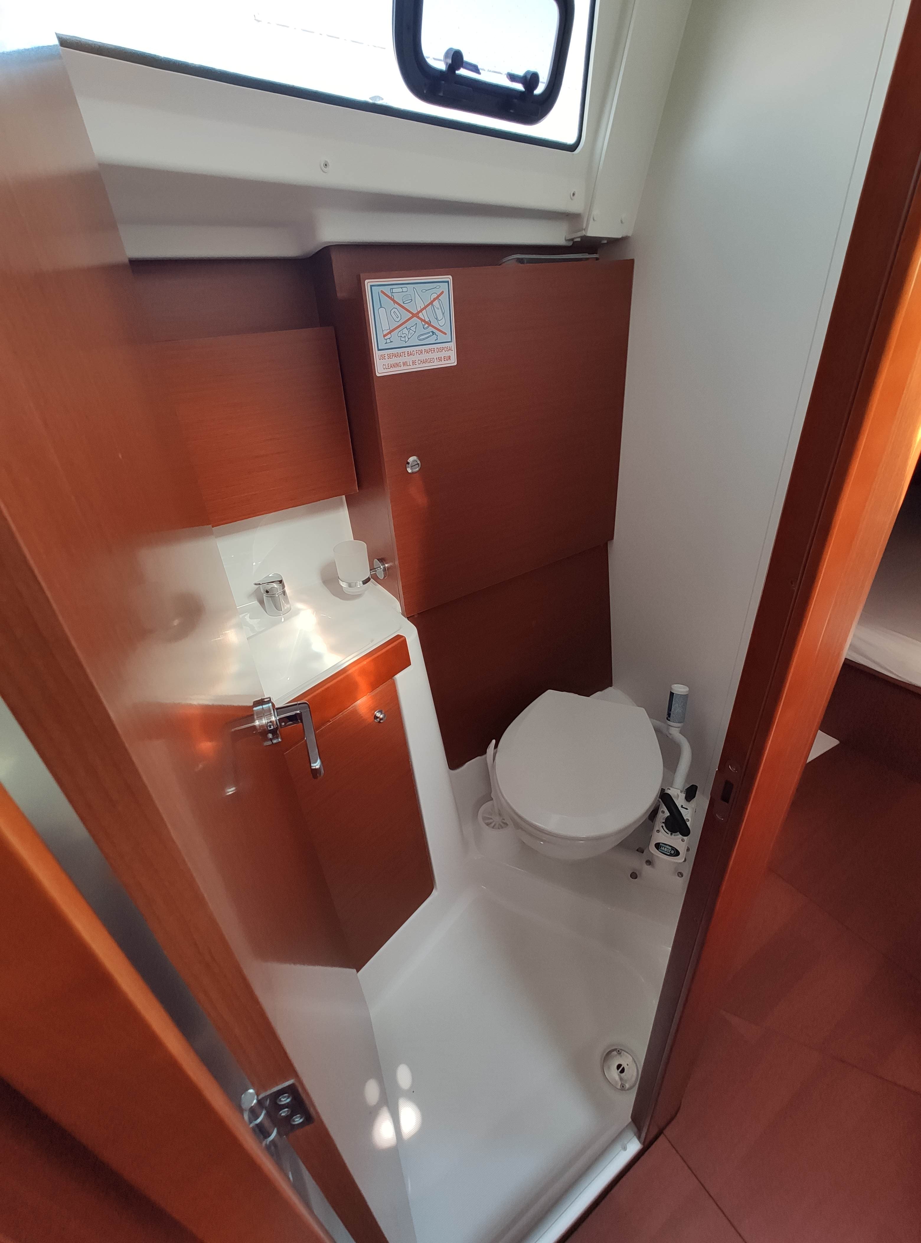 Oceanis 38.1 - photo 6