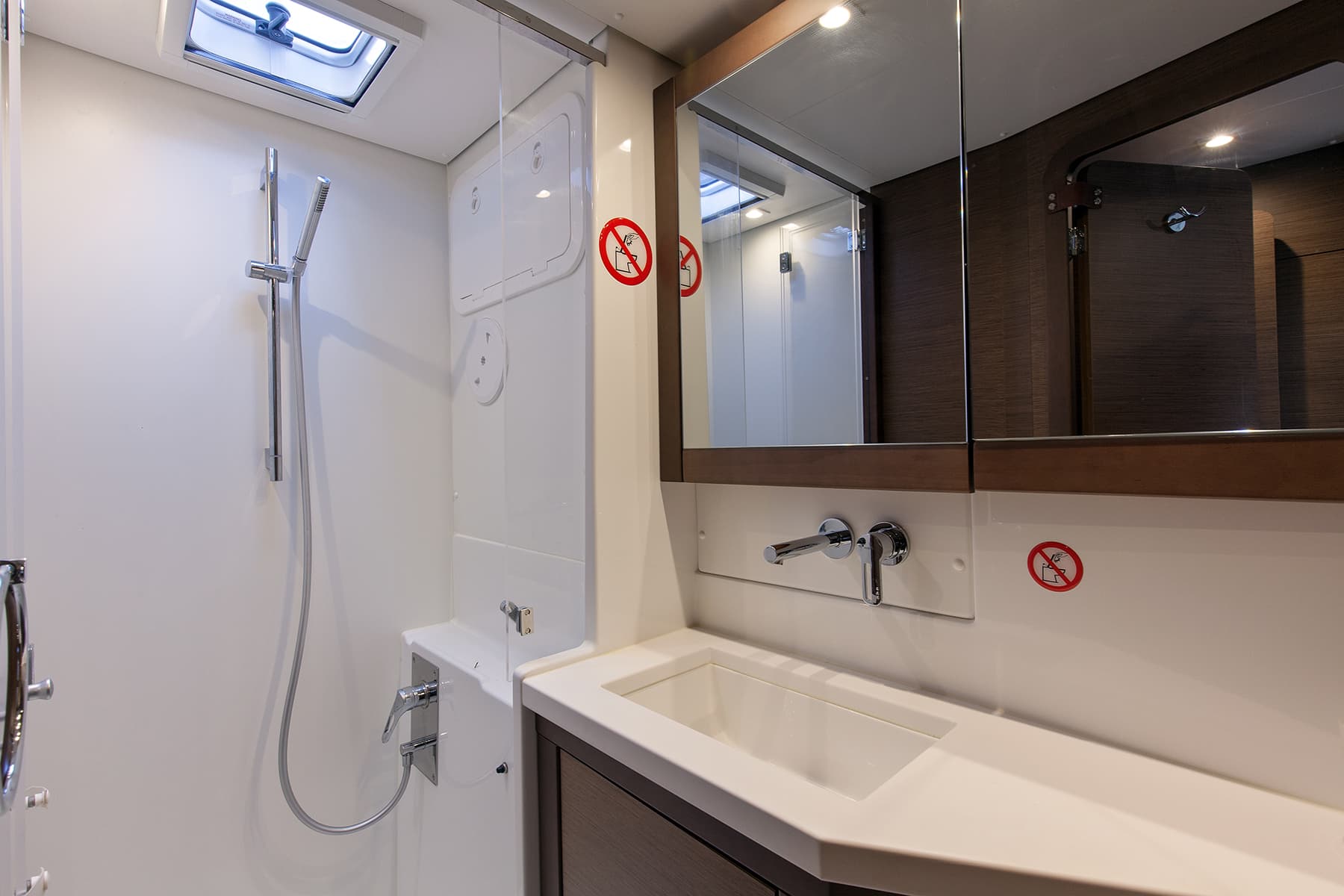 Lagoon 450 Fly - photo 8