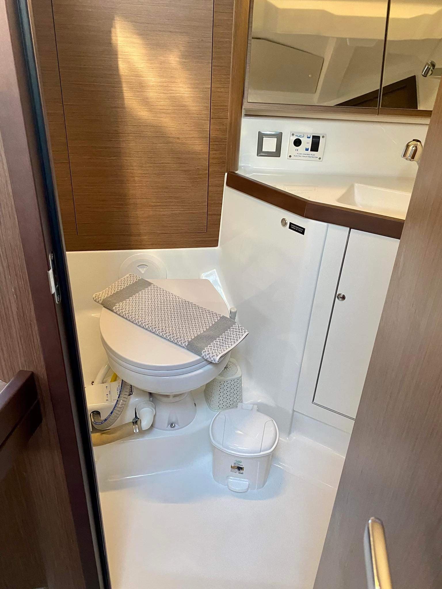 Oceanis 46.1 - photo 8