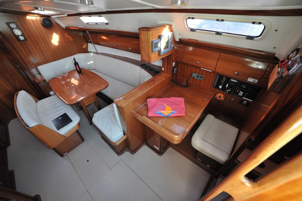 Bavaria 38 - photo 9