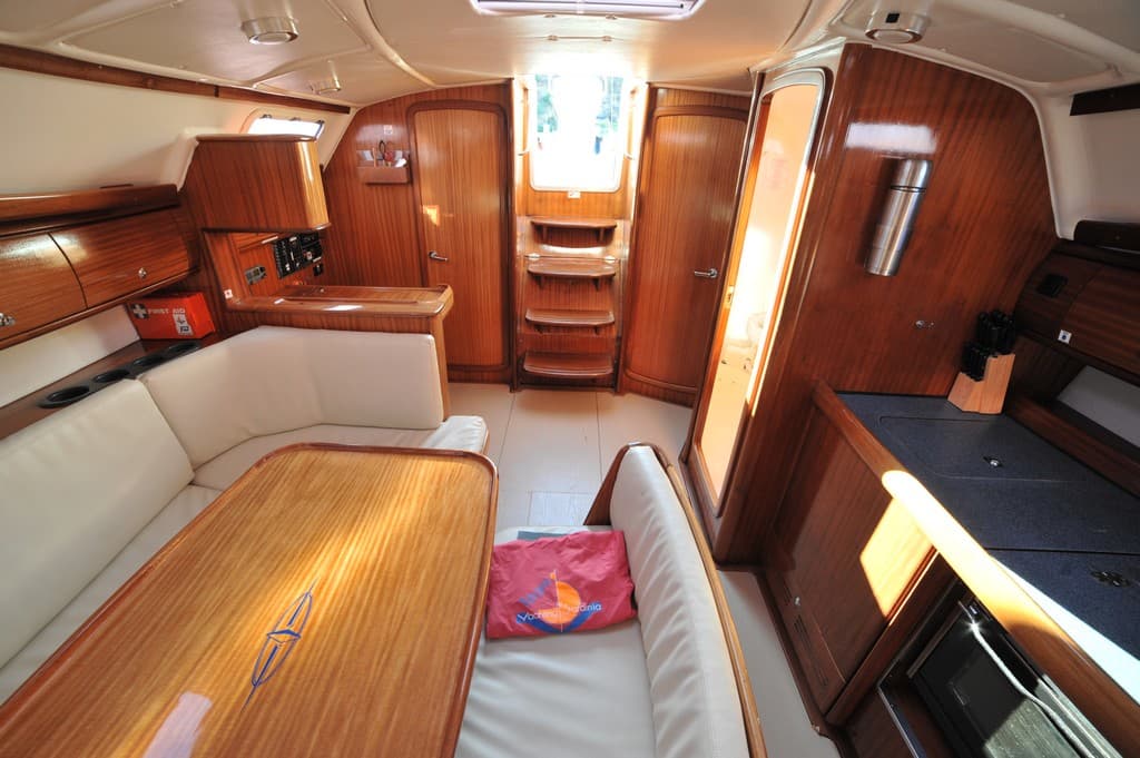 Bavaria 38 - photo 25