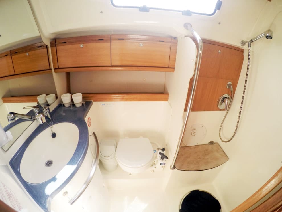 Bavaria 42 Cruiser - photo 4