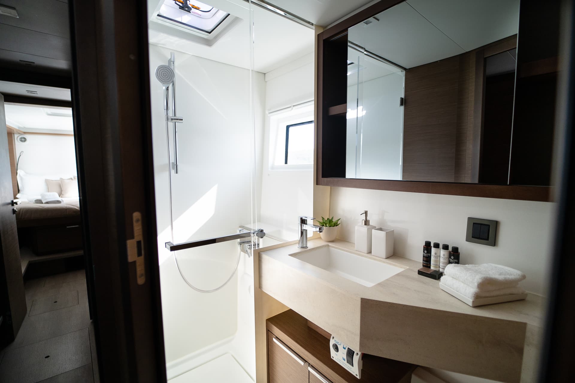 Lagoon 46  - photo 12