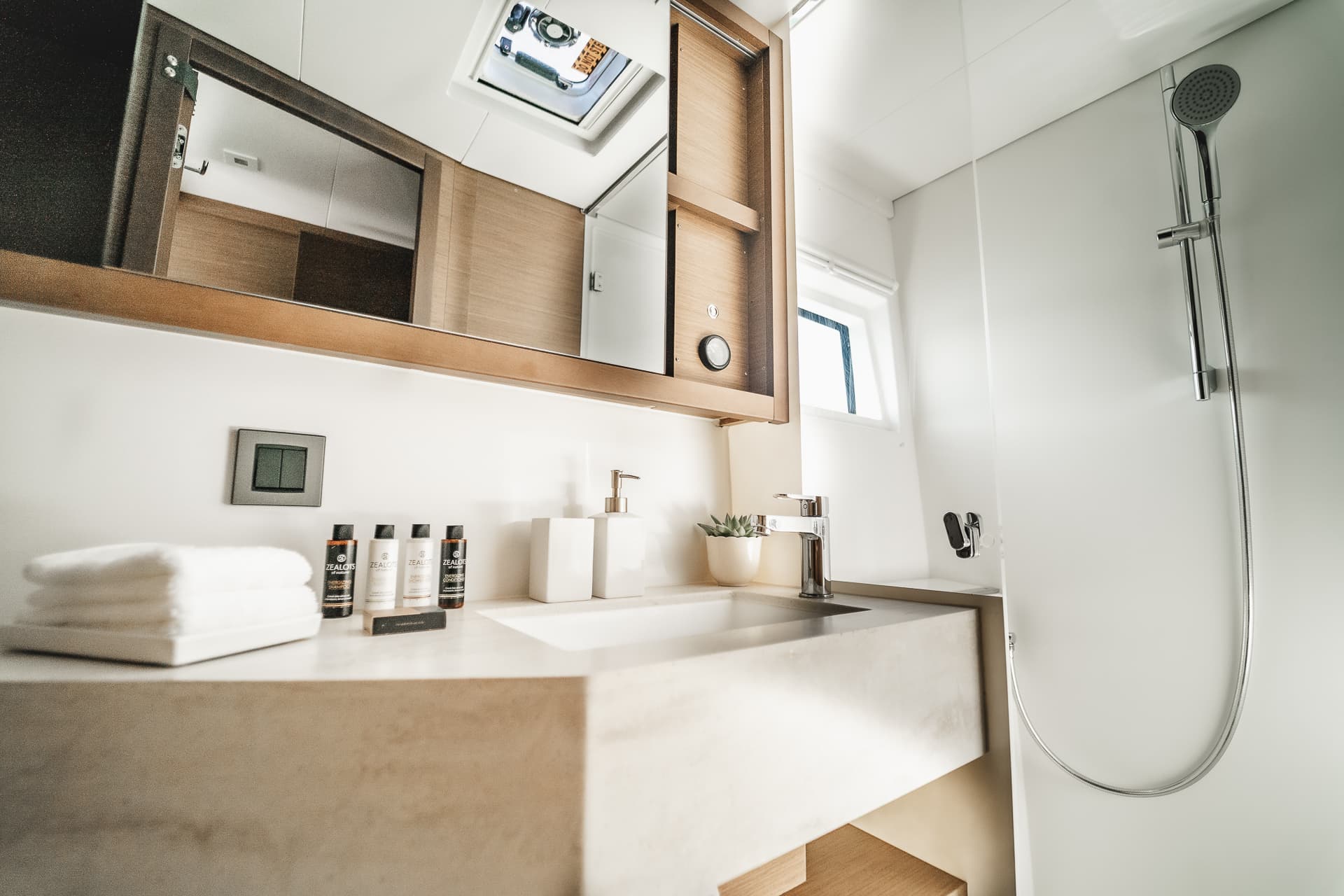 Lagoon 46  - photo 25