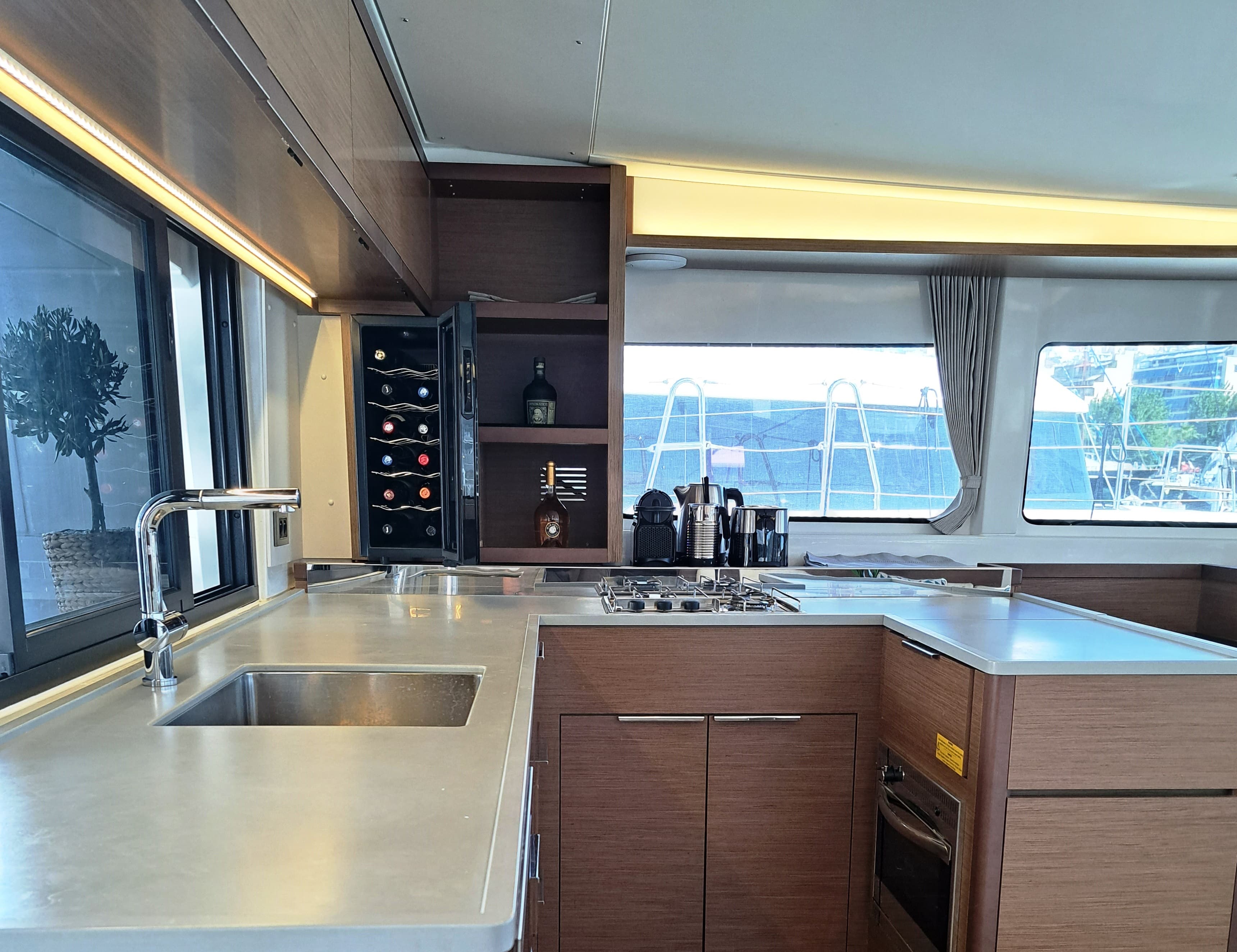 Lagoon 46  - photo 21