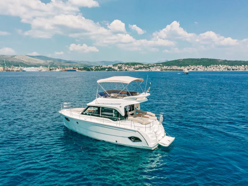 Bavaria E40 Fly - photo 9