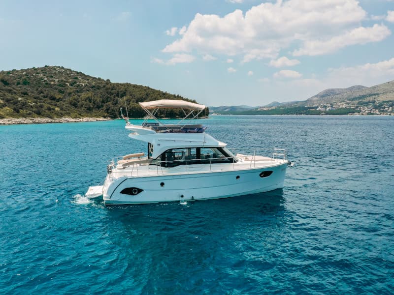 Bavaria E40 Fly - photo 11