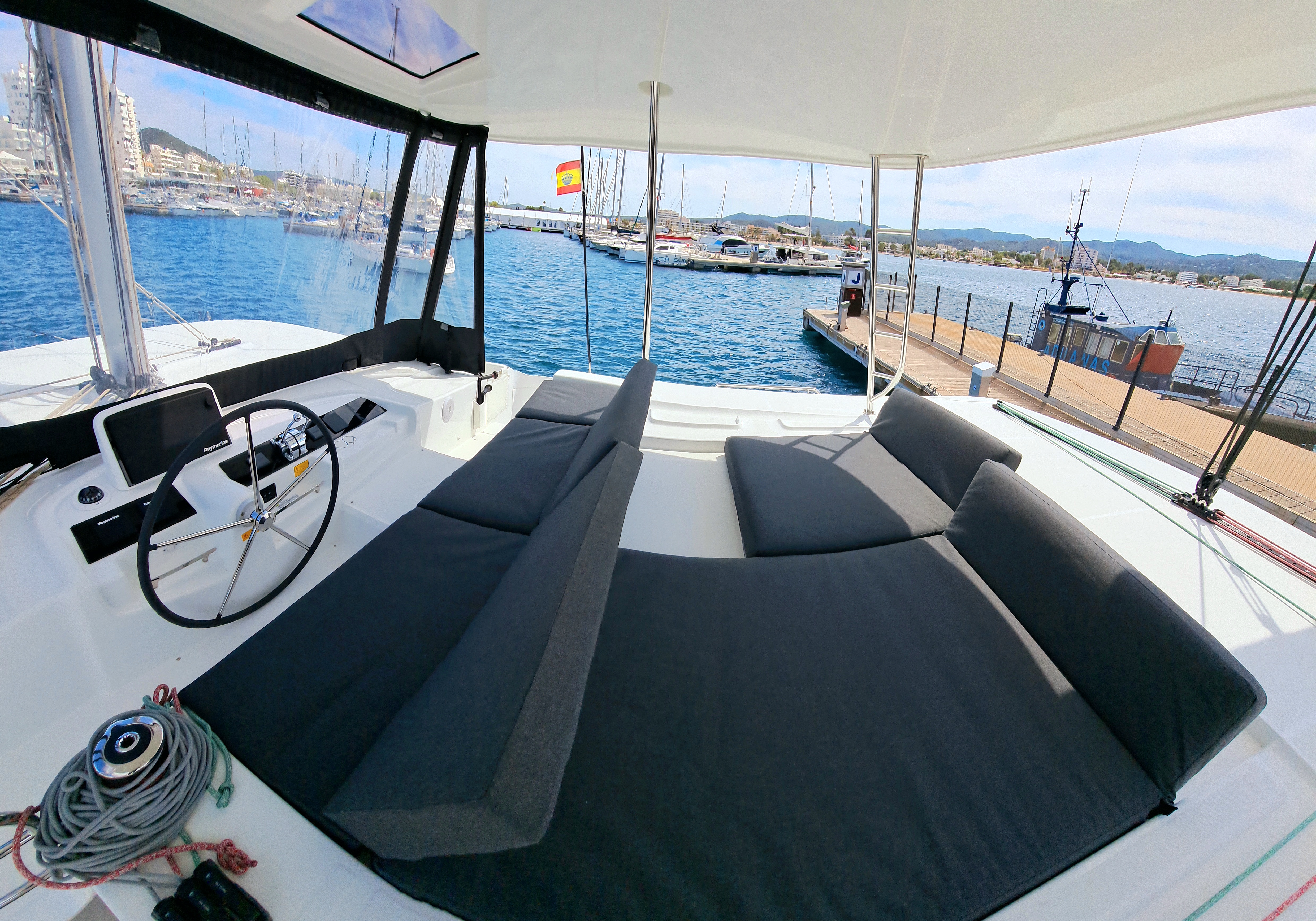 Lagoon 46  - photo 15