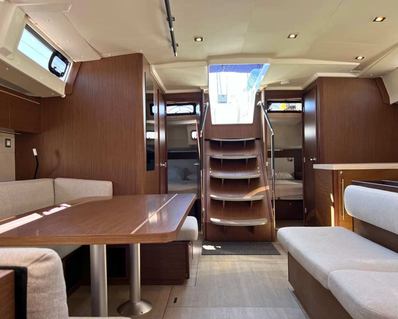 Oceanis 51.1 - photo 7