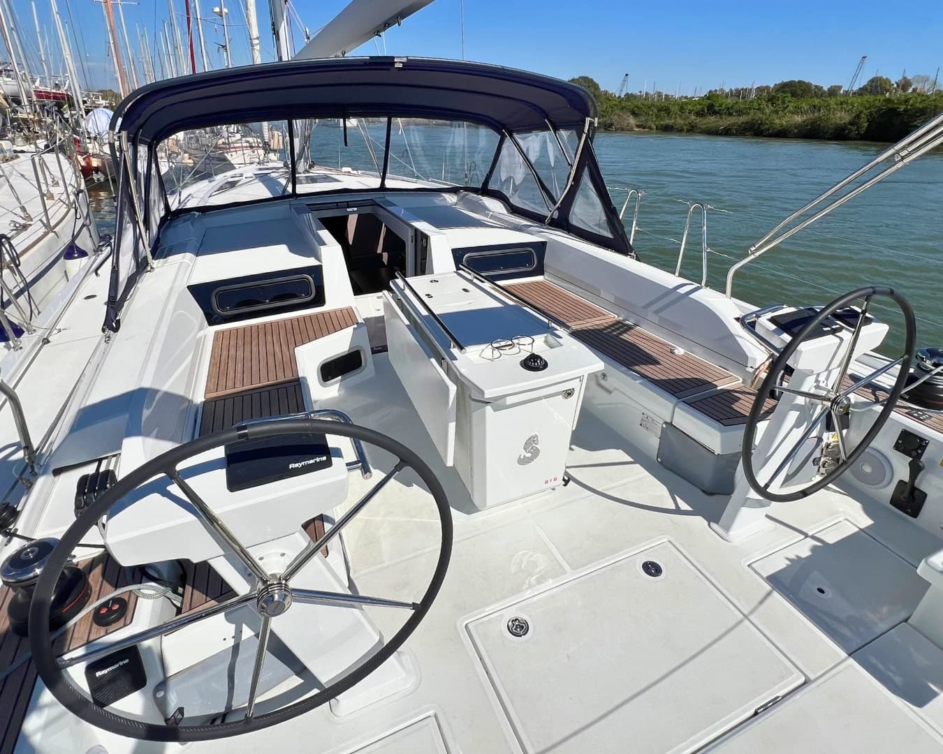 Oceanis 51.1 - photo 13