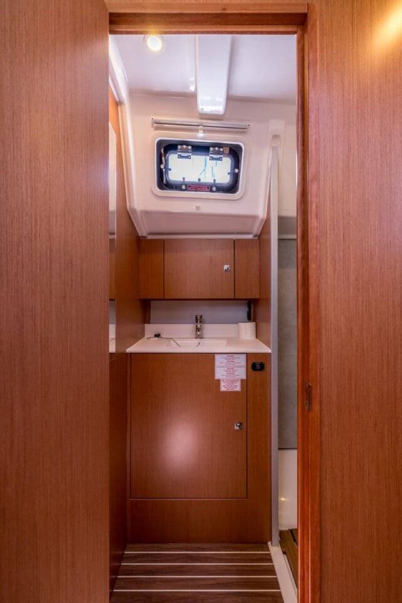 Bavaria C42 - photo 5