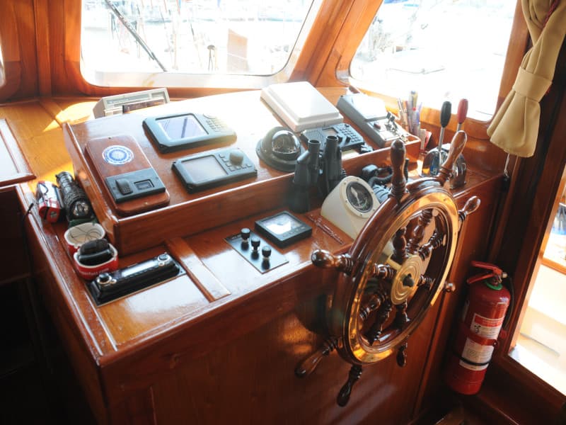 Motor sailer - photo 11