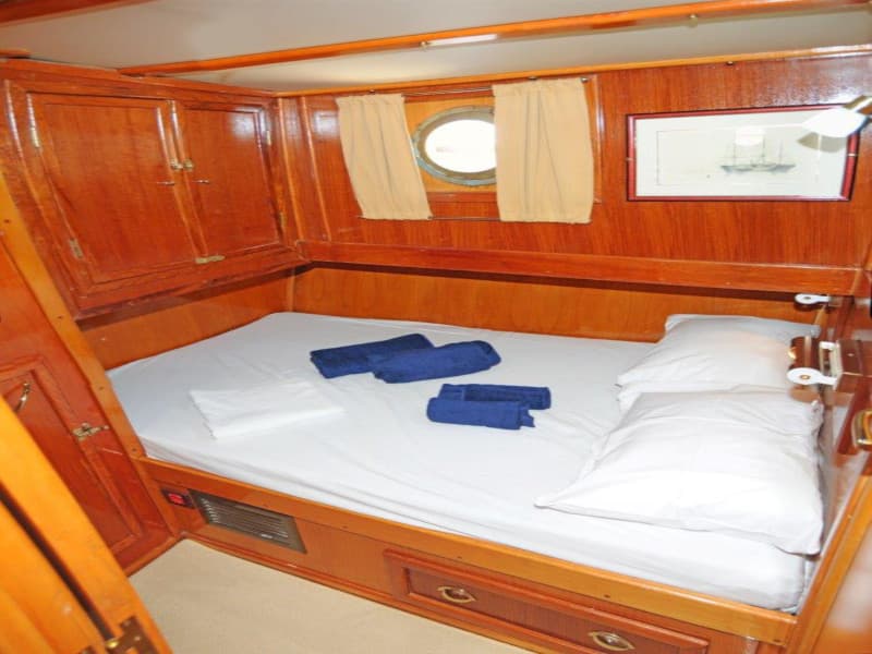 Motor sailer - photo 13