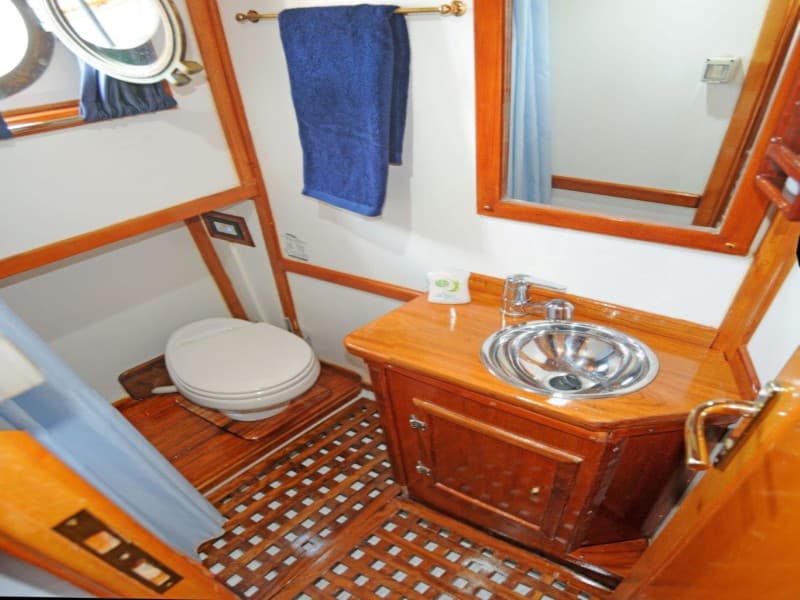 Motor sailer - photo 7